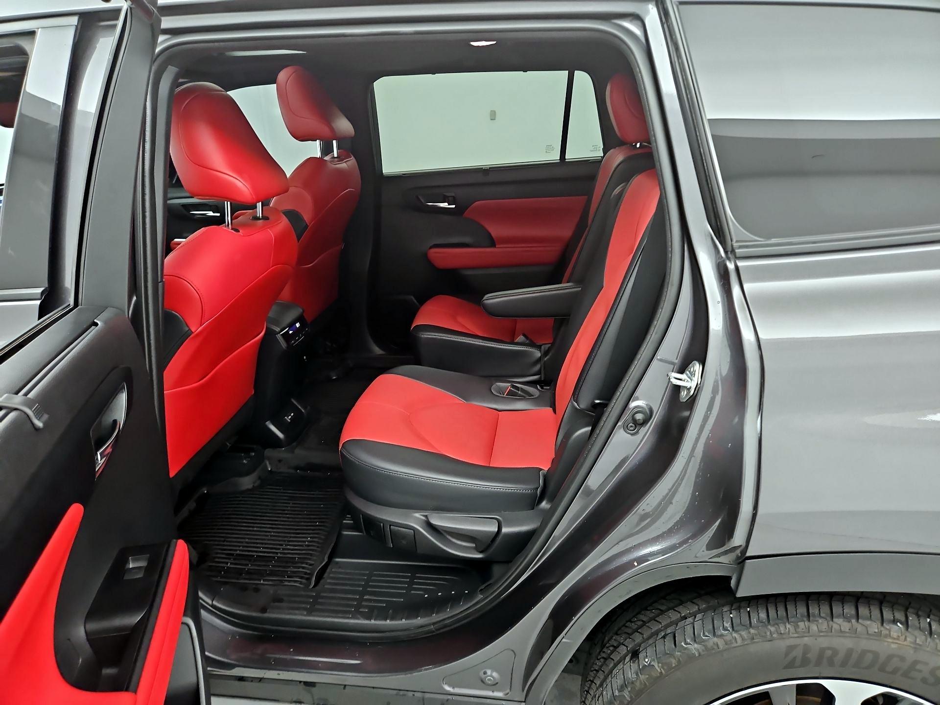 Thumbnail: 2022 Toyota Highlander - 20