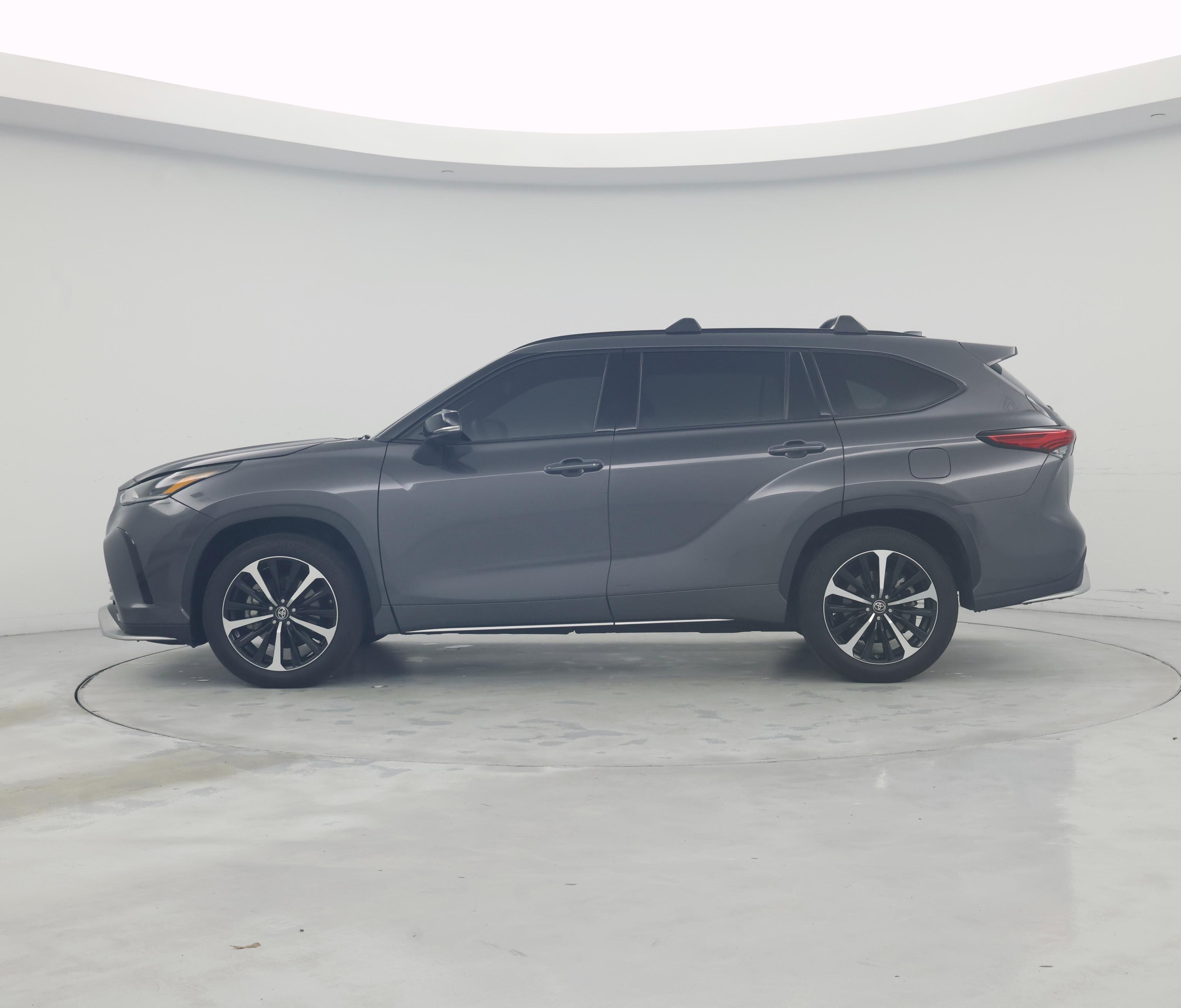 Thumbnail: 2022 Toyota Highlander - 3