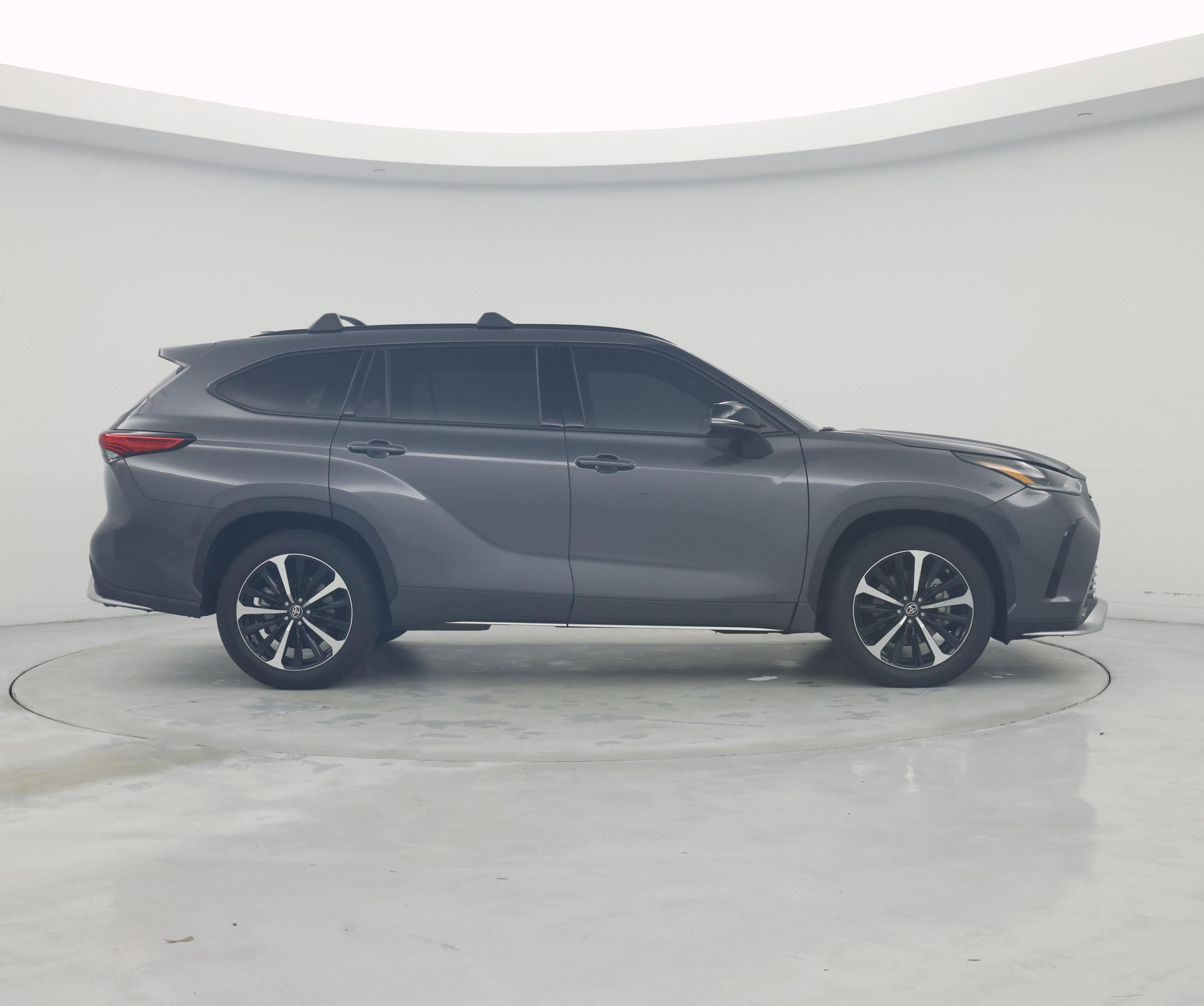 Thumbnail: 2022 Toyota Highlander - 7