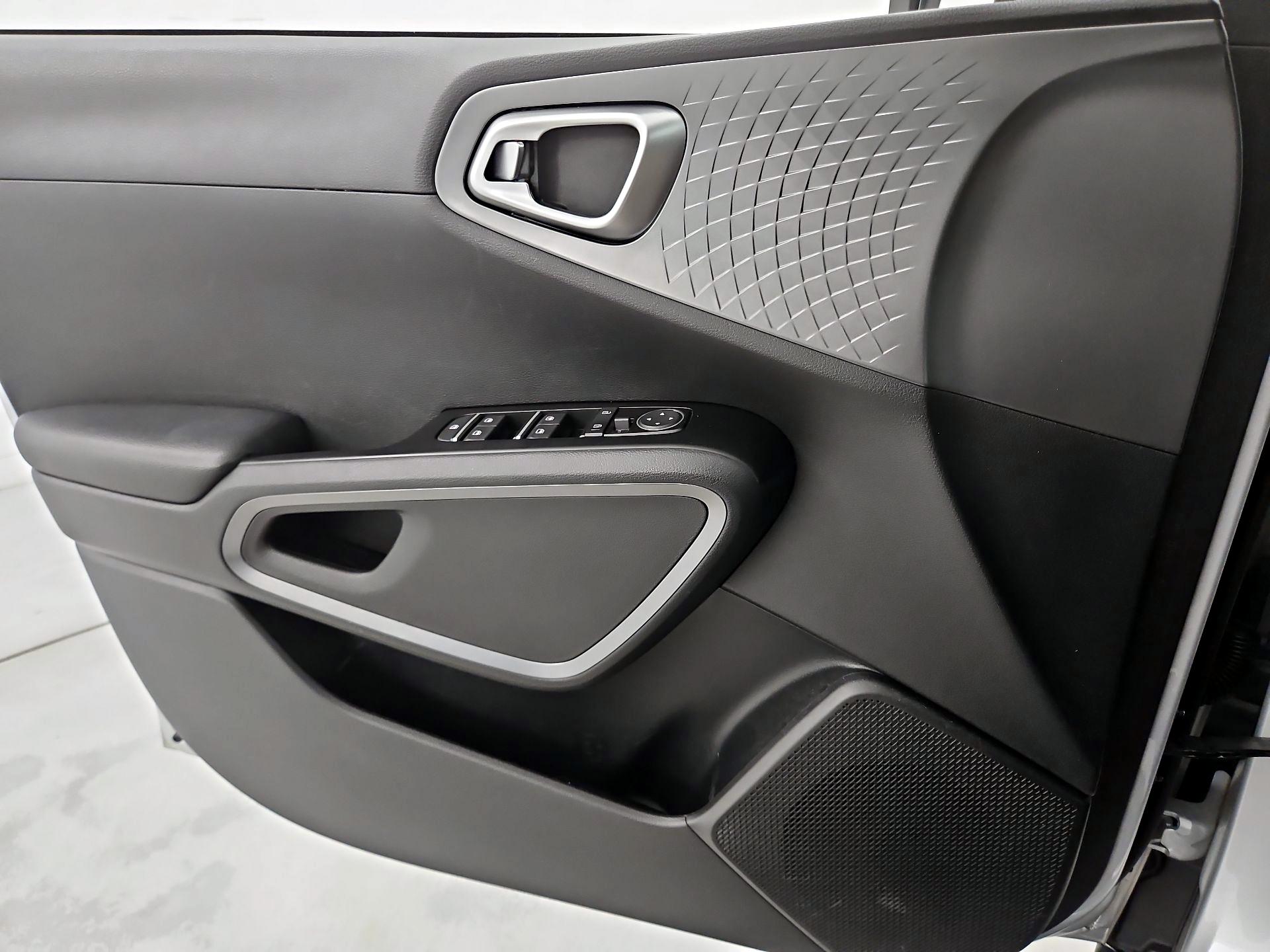 Thumbnail: 2020 Kia Soul - 12