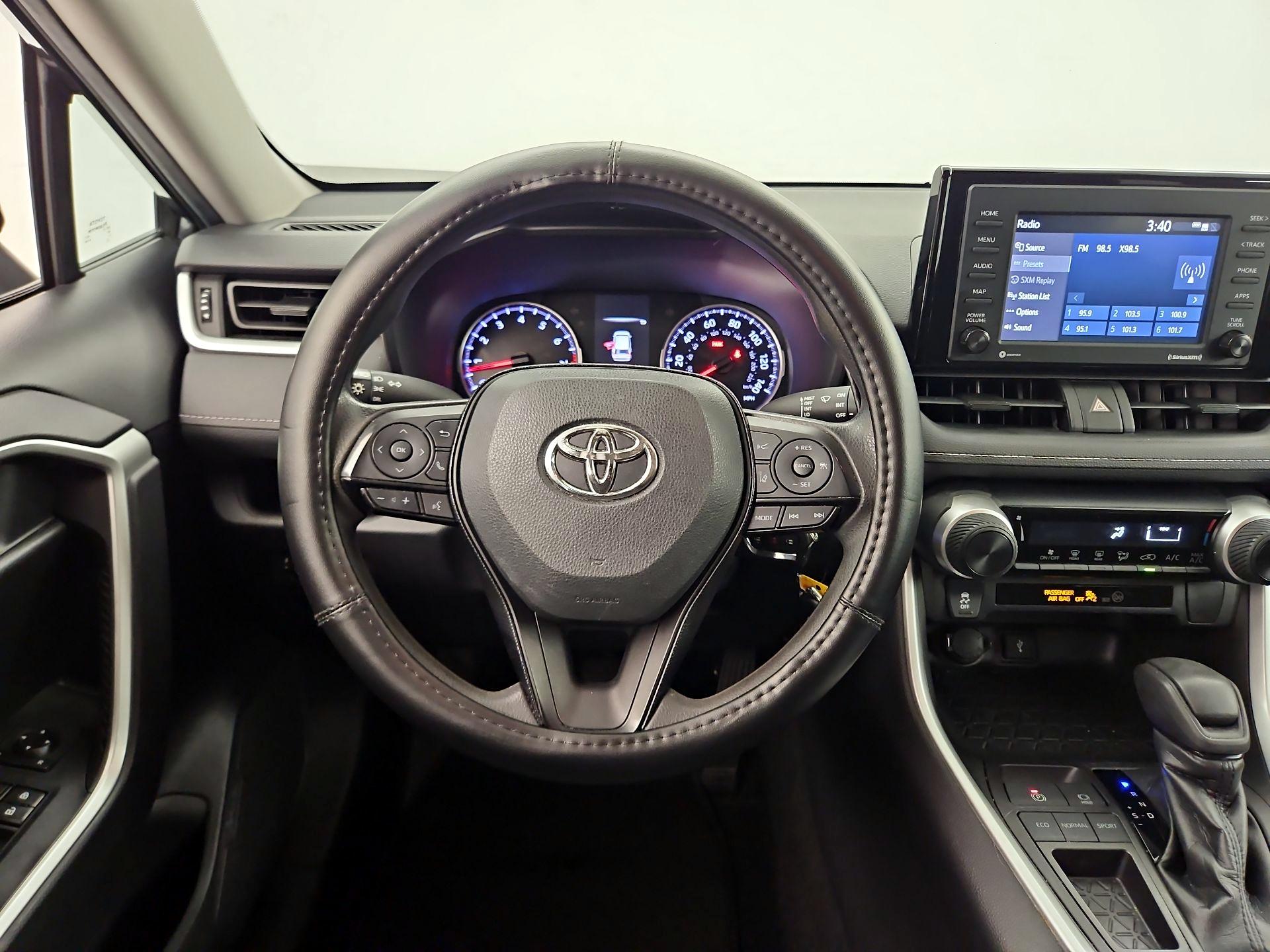 Thumbnail: 2020 Toyota RAV4 - 10