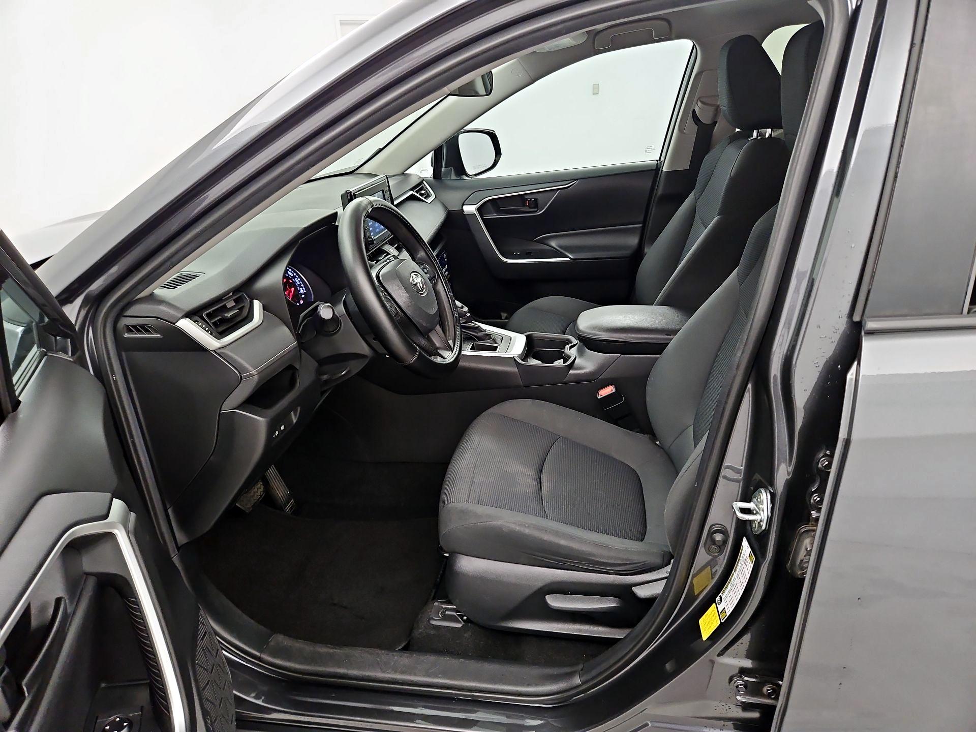 Thumbnail: 2020 Toyota RAV4 - 11