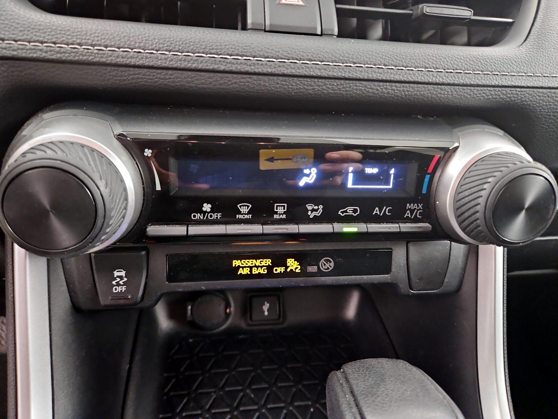 Thumbnail: 2020 Toyota RAV4 - 16