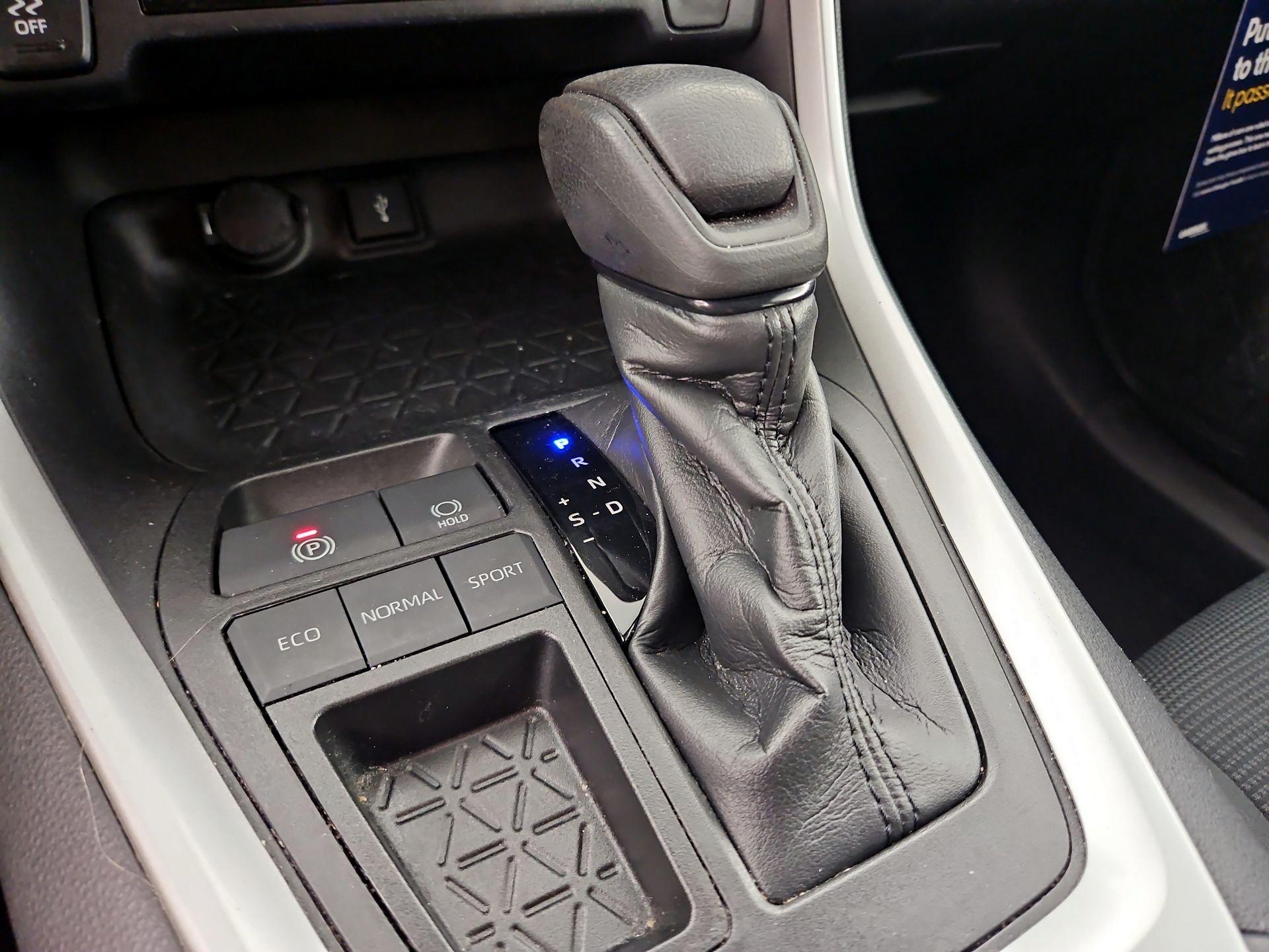 Thumbnail: 2020 Toyota RAV4 - 17