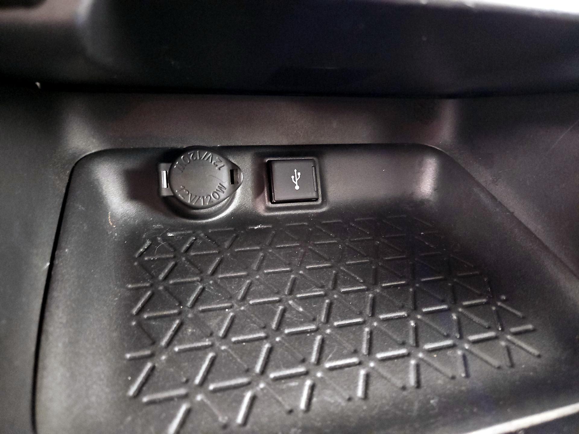 Thumbnail: 2020 Toyota RAV4 - 18