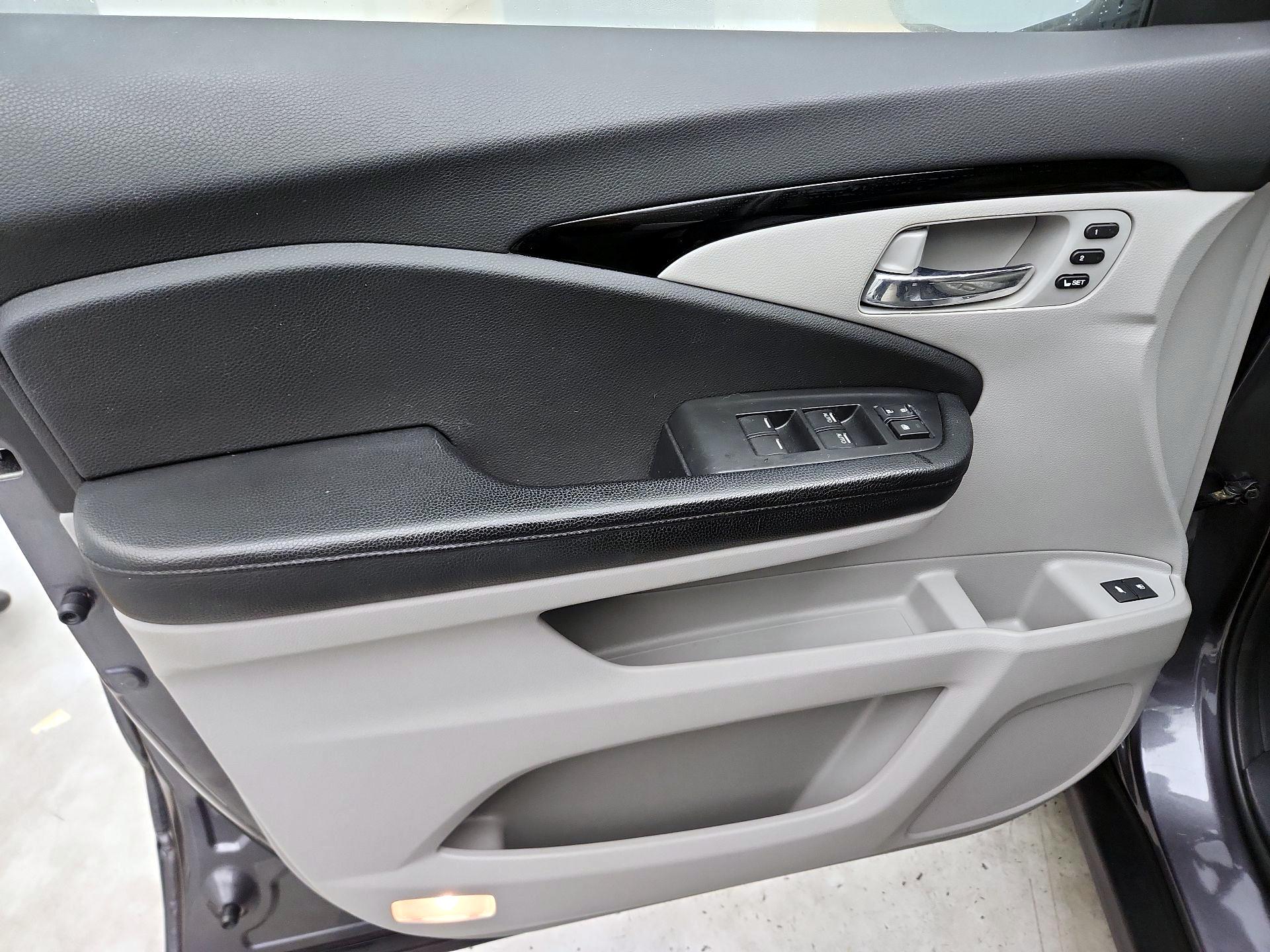 Thumbnail: 2016 Honda Pilot - 12