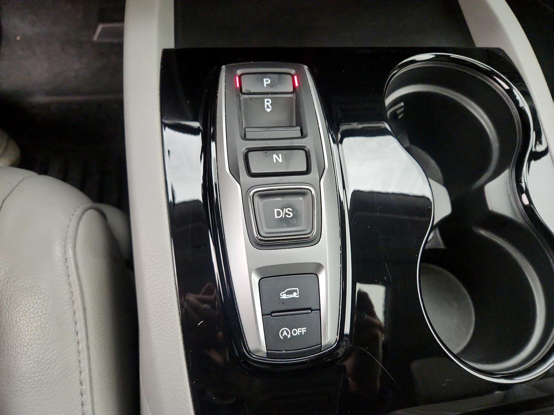 Thumbnail: 2016 Honda Pilot - 17