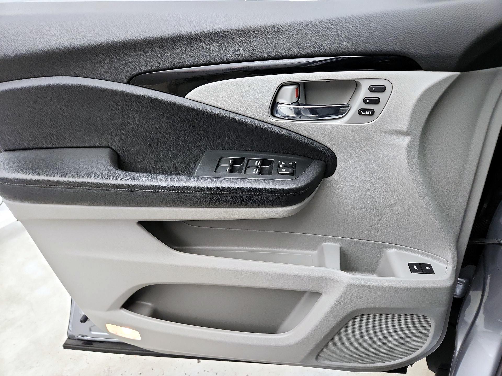 Thumbnail: 2020 Honda Pilot - 12