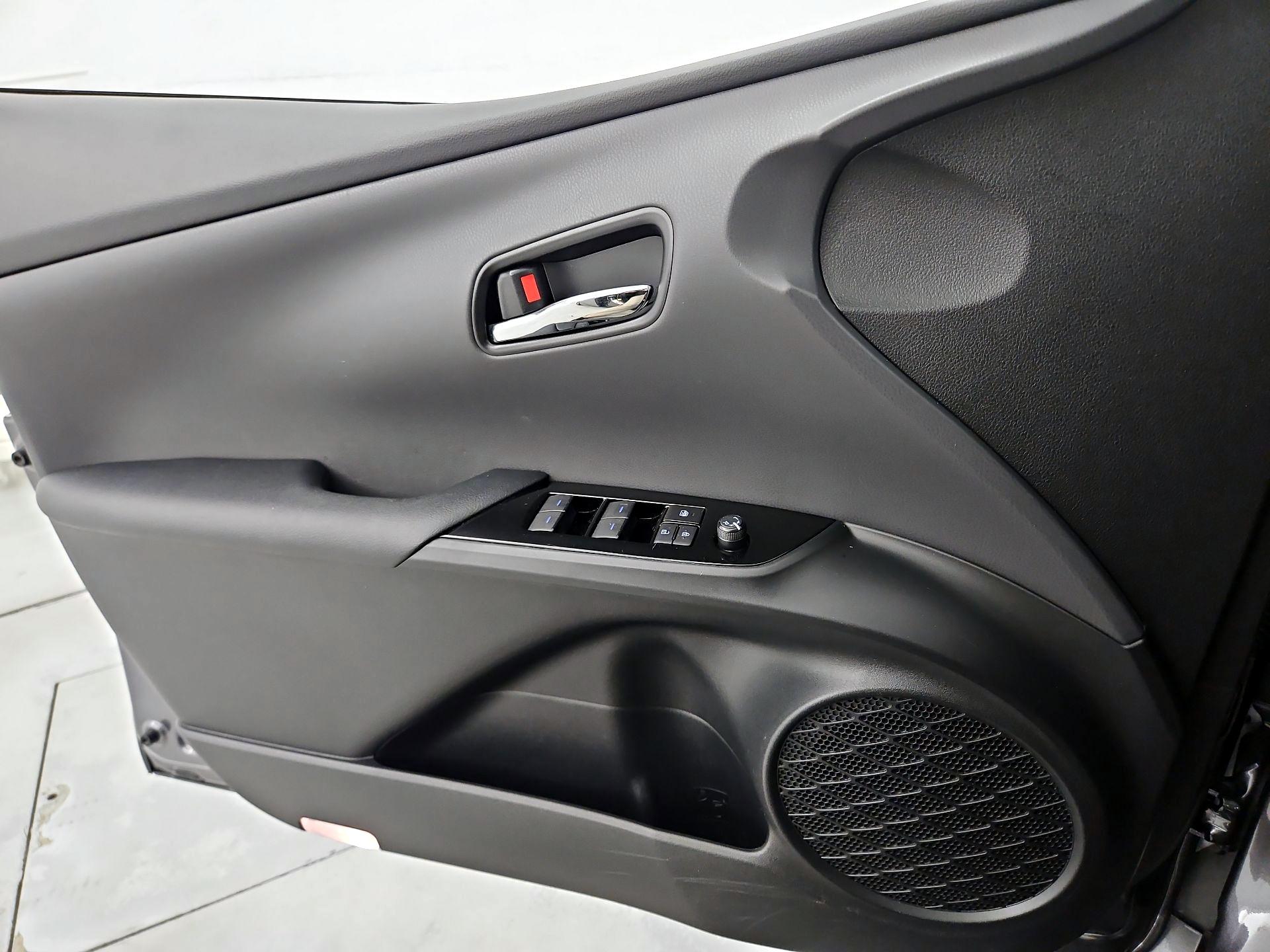 Thumbnail: 2019 Toyota Prius - 12