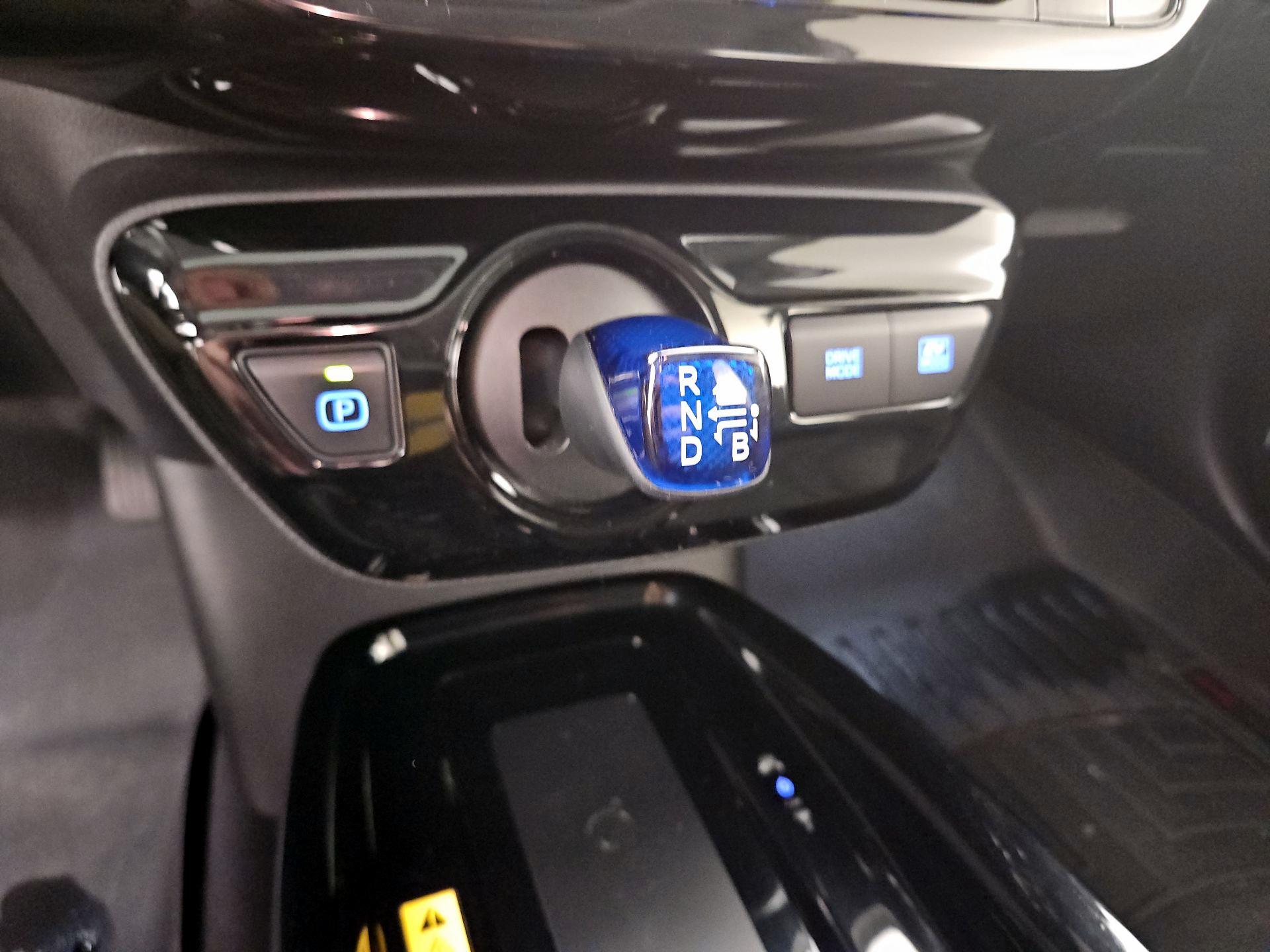 Thumbnail: 2019 Toyota Prius - 17