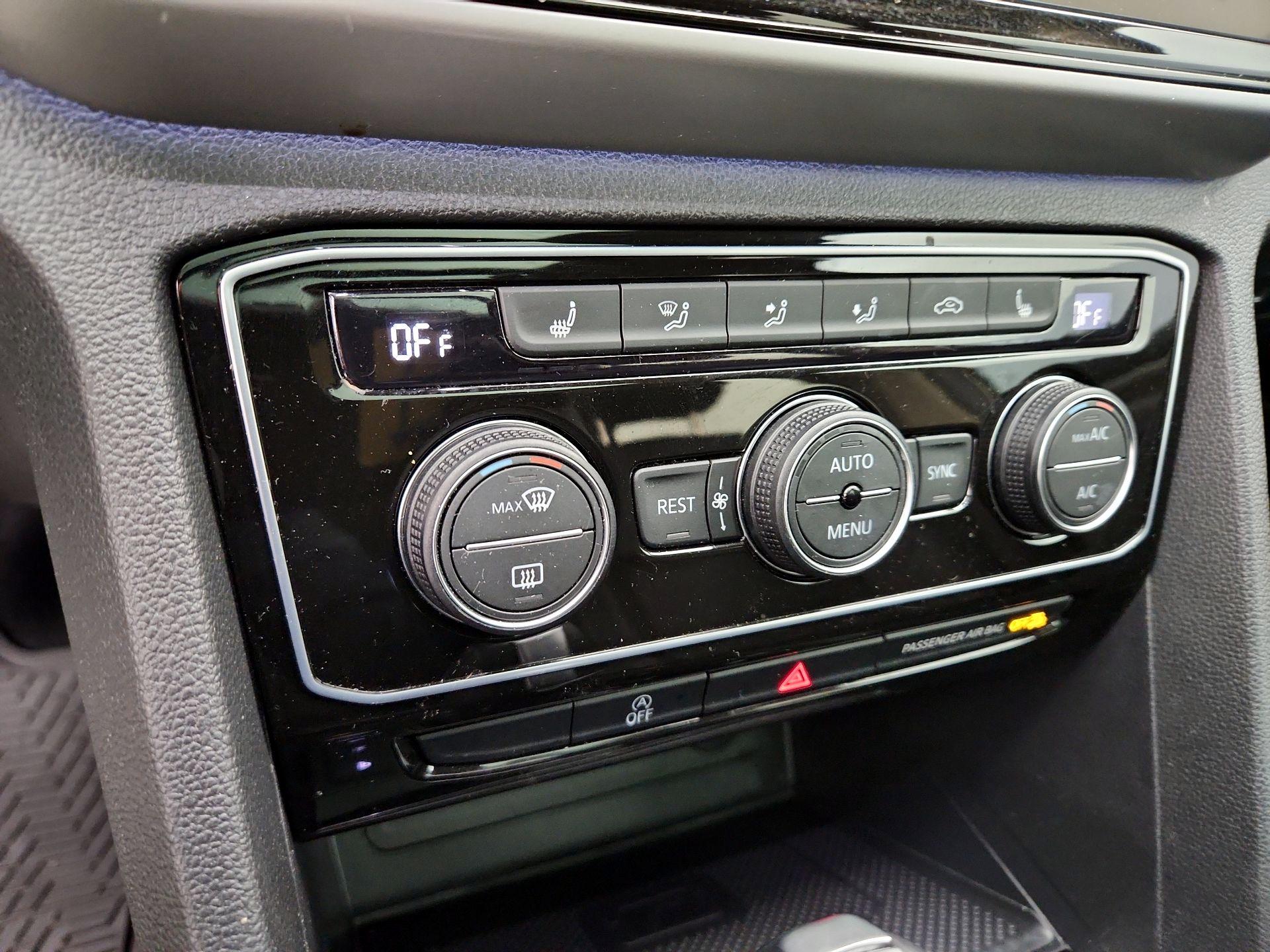 Thumbnail: 2023 Volkswagen Atlas - 17