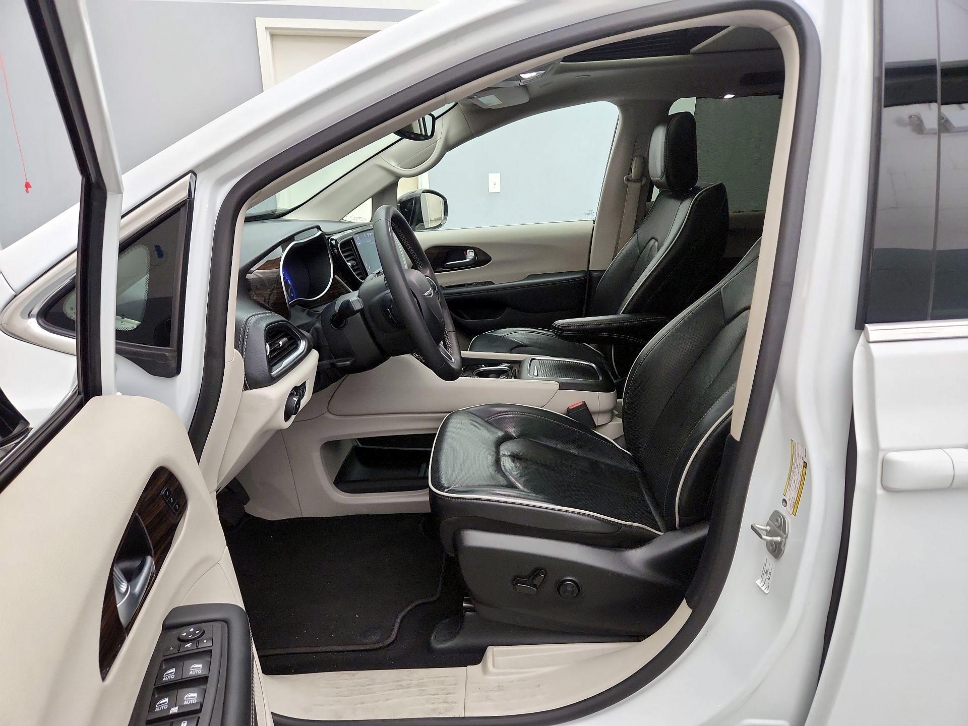 Thumbnail: 2024 Chrysler Pacifica - 11