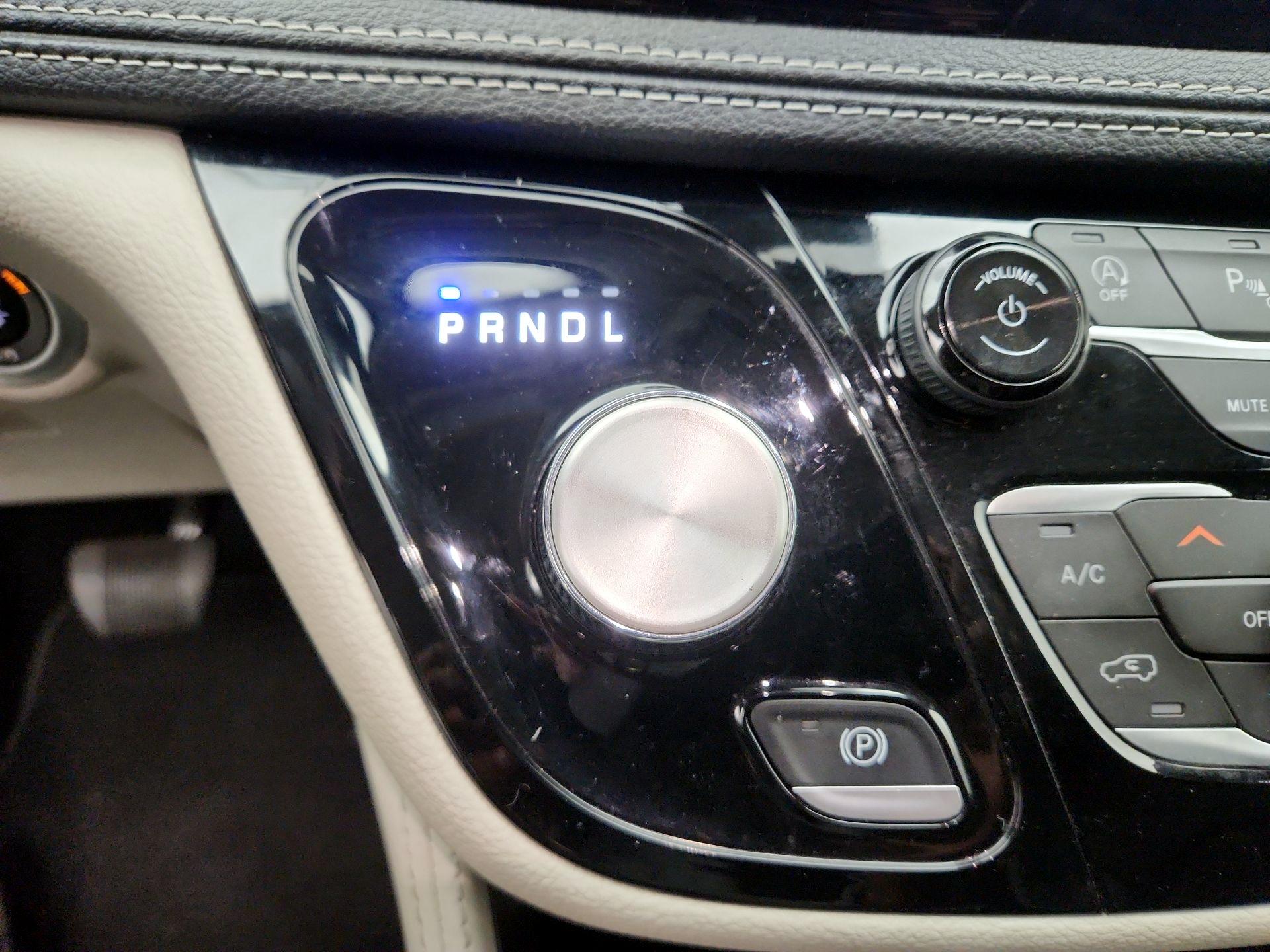 Thumbnail: 2024 Chrysler Pacifica - 18