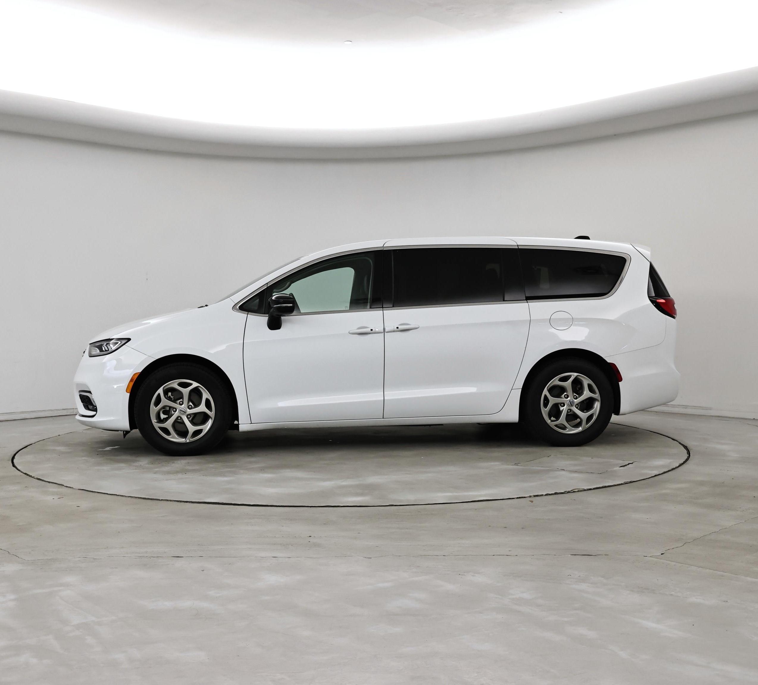 Thumbnail: 2024 Chrysler Pacifica - 3