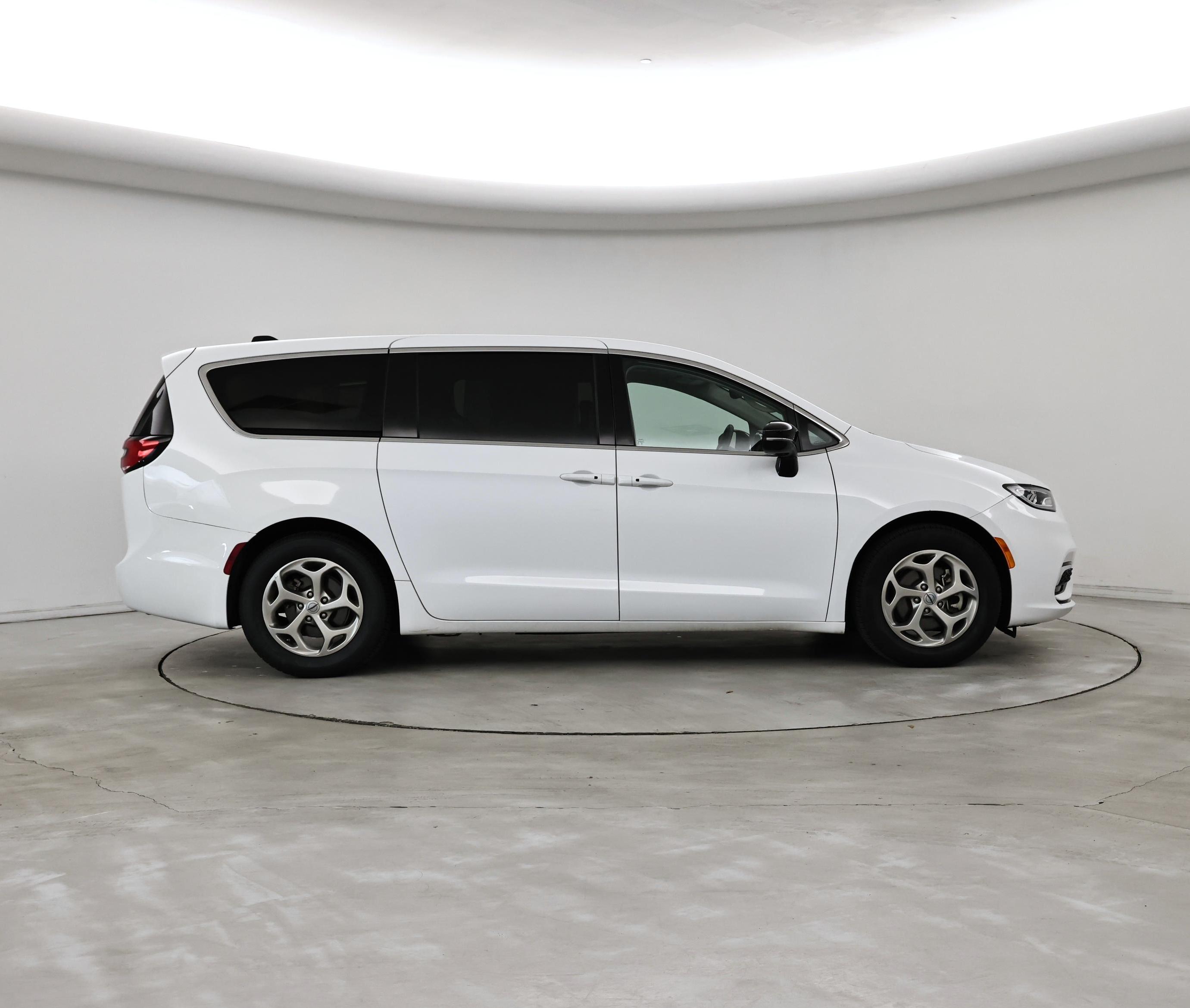 Thumbnail: 2024 Chrysler Pacifica - 7