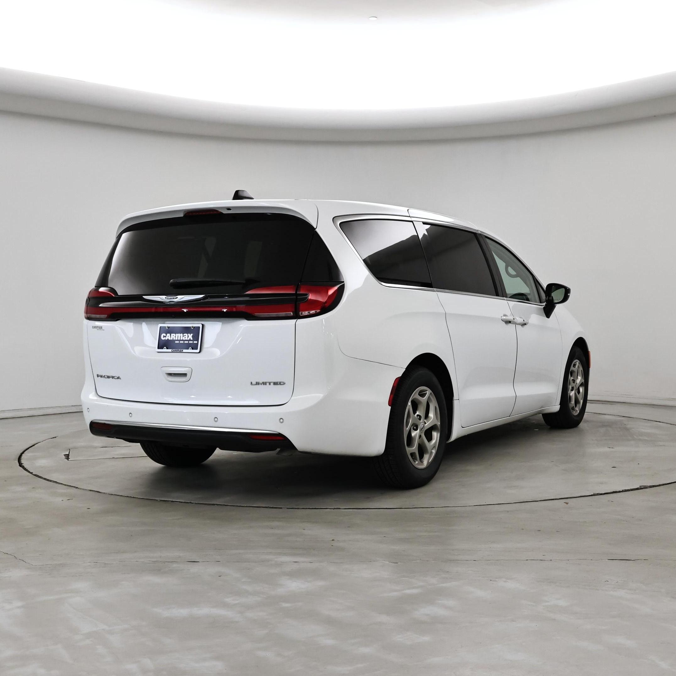 Thumbnail: 2024 Chrysler Pacifica - 8