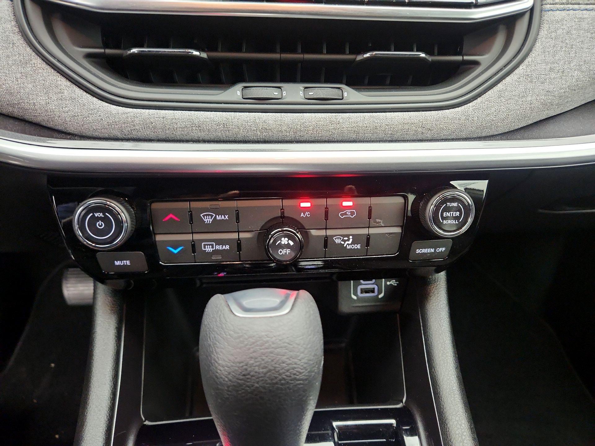 Thumbnail: 2023 Jeep Compass - 16