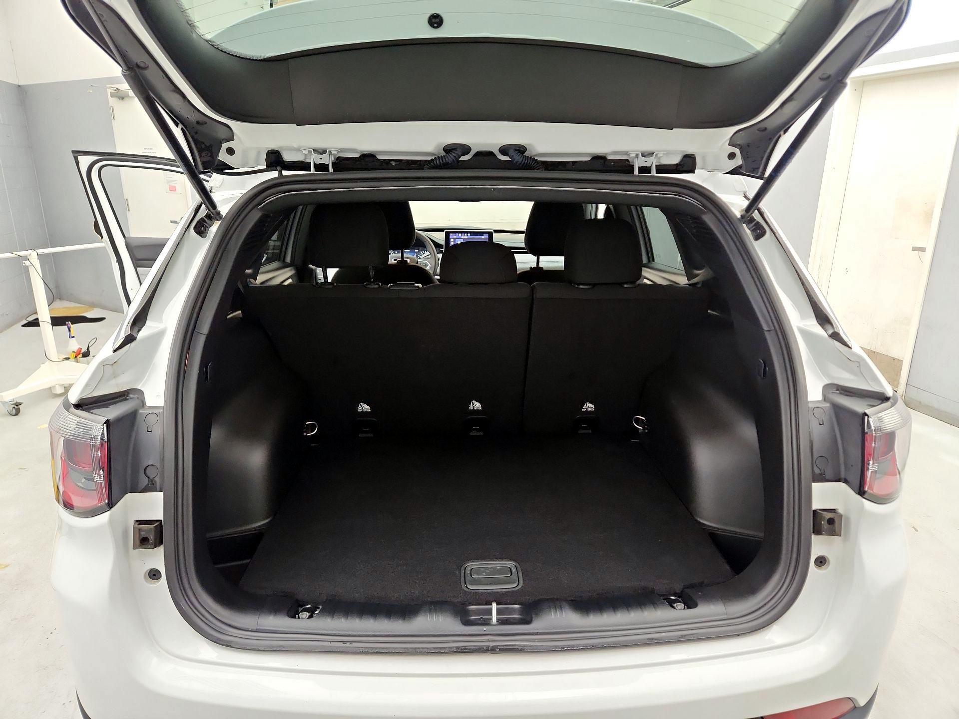 Thumbnail: 2023 Jeep Compass - 20