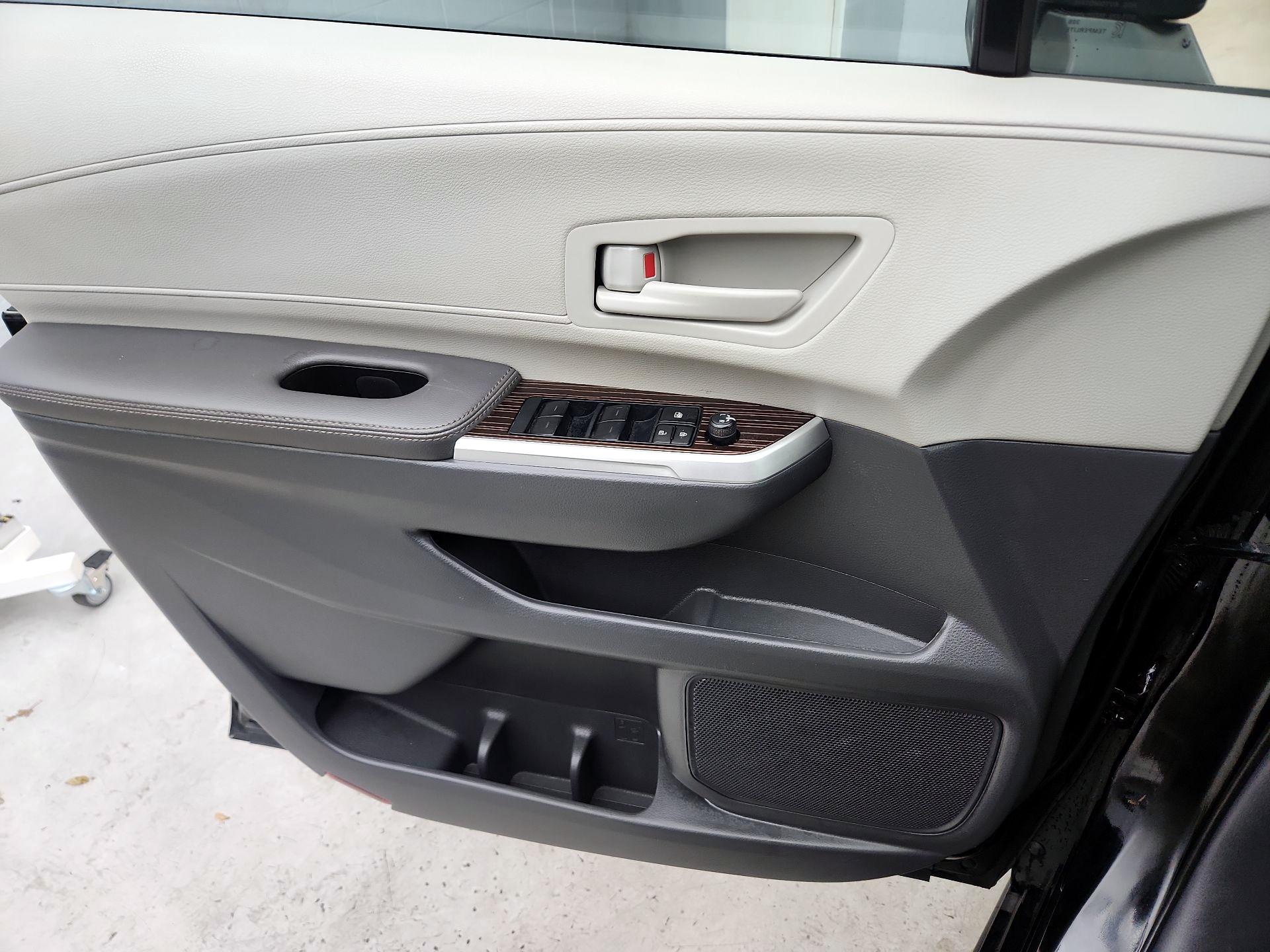 Thumbnail: 2024 Toyota Sienna - 12