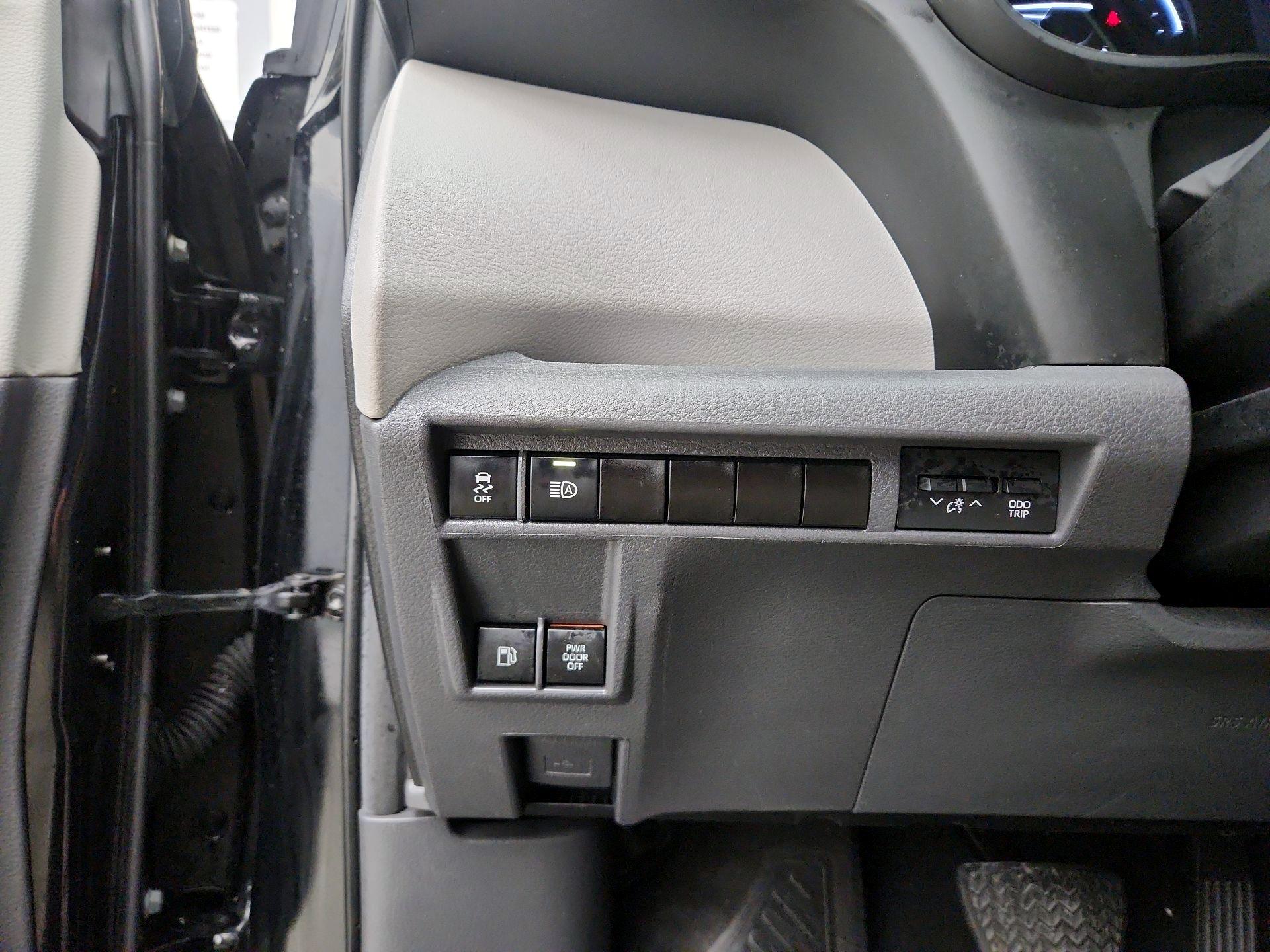 Thumbnail: 2024 Toyota Sienna - 13