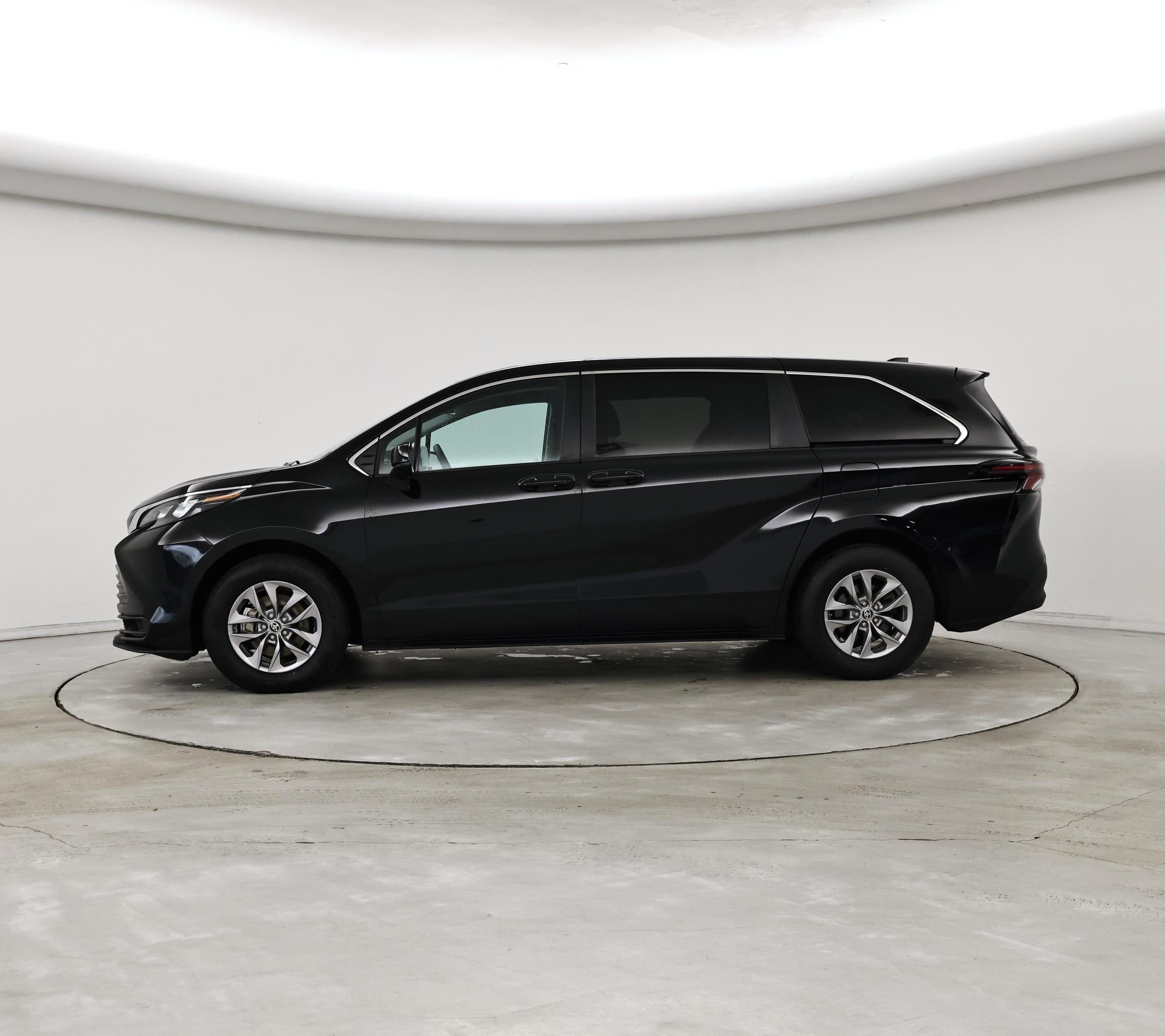 Thumbnail: 2024 Toyota Sienna - 3