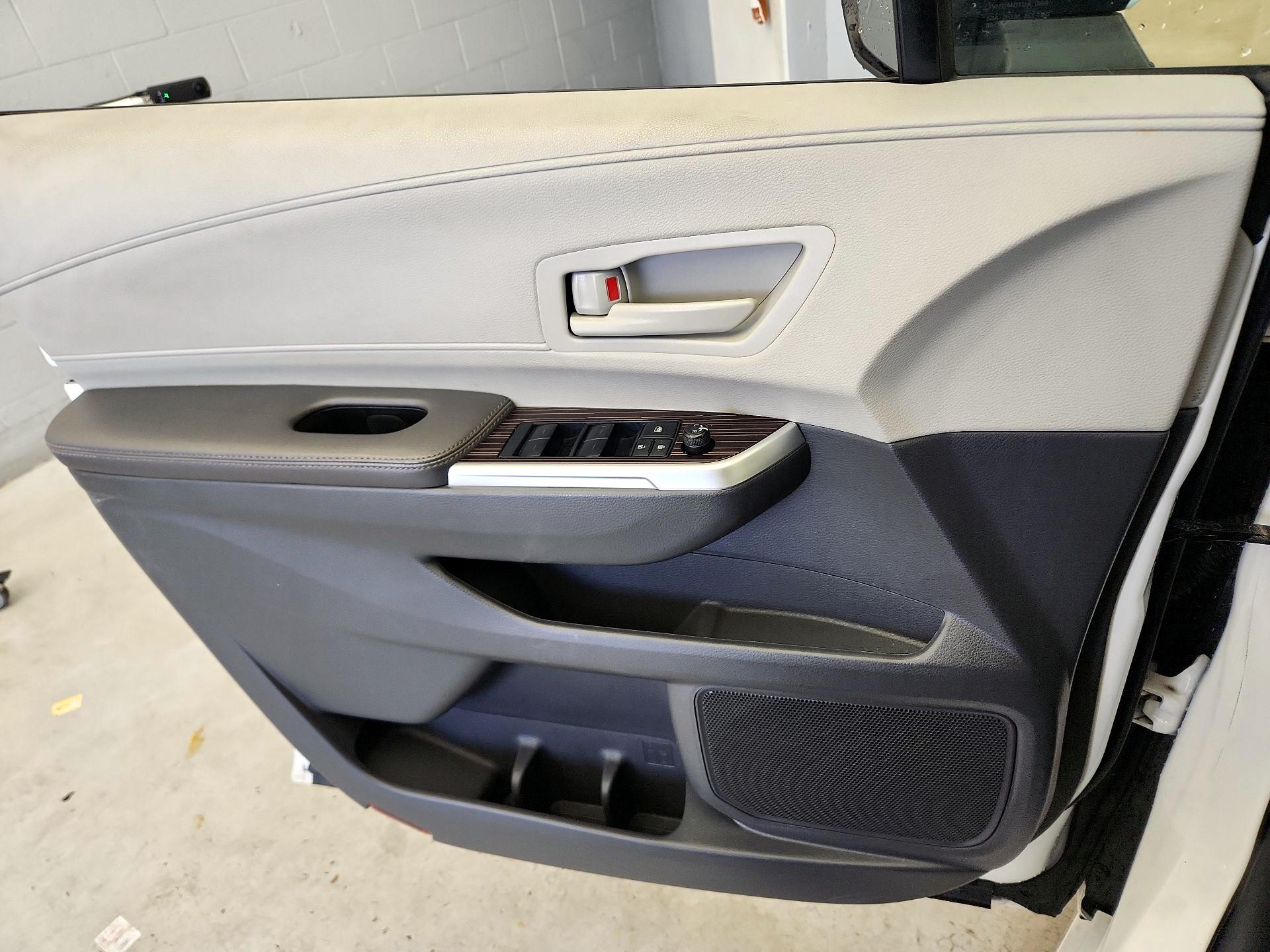 Thumbnail: 2024 Toyota Sienna - 12