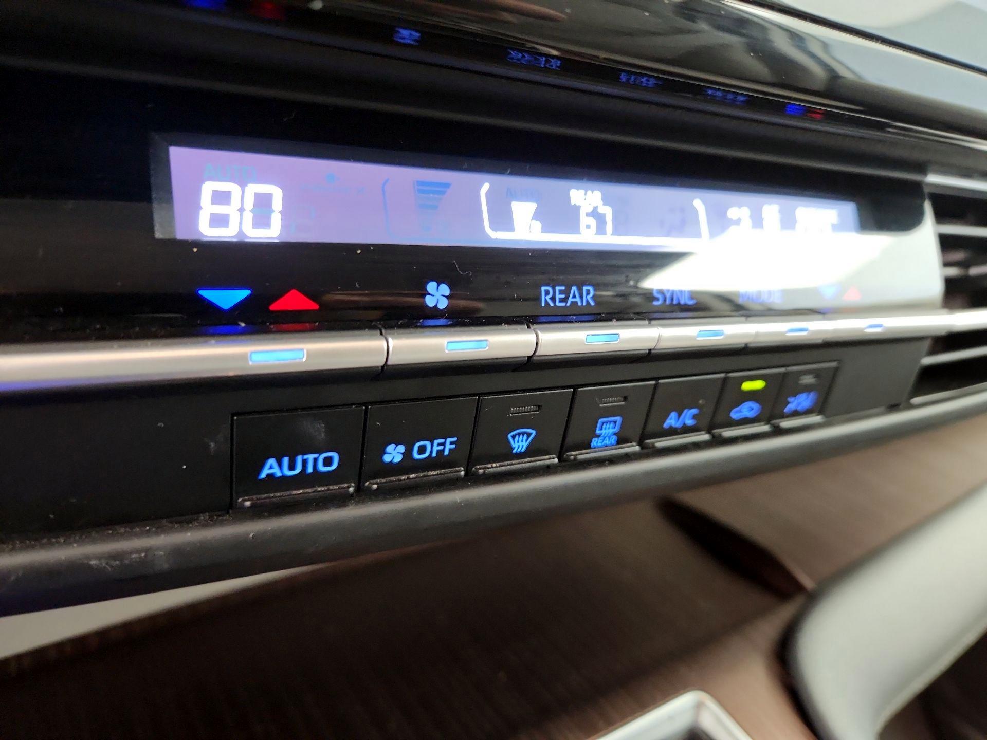 Thumbnail: 2024 Toyota Sienna - 16