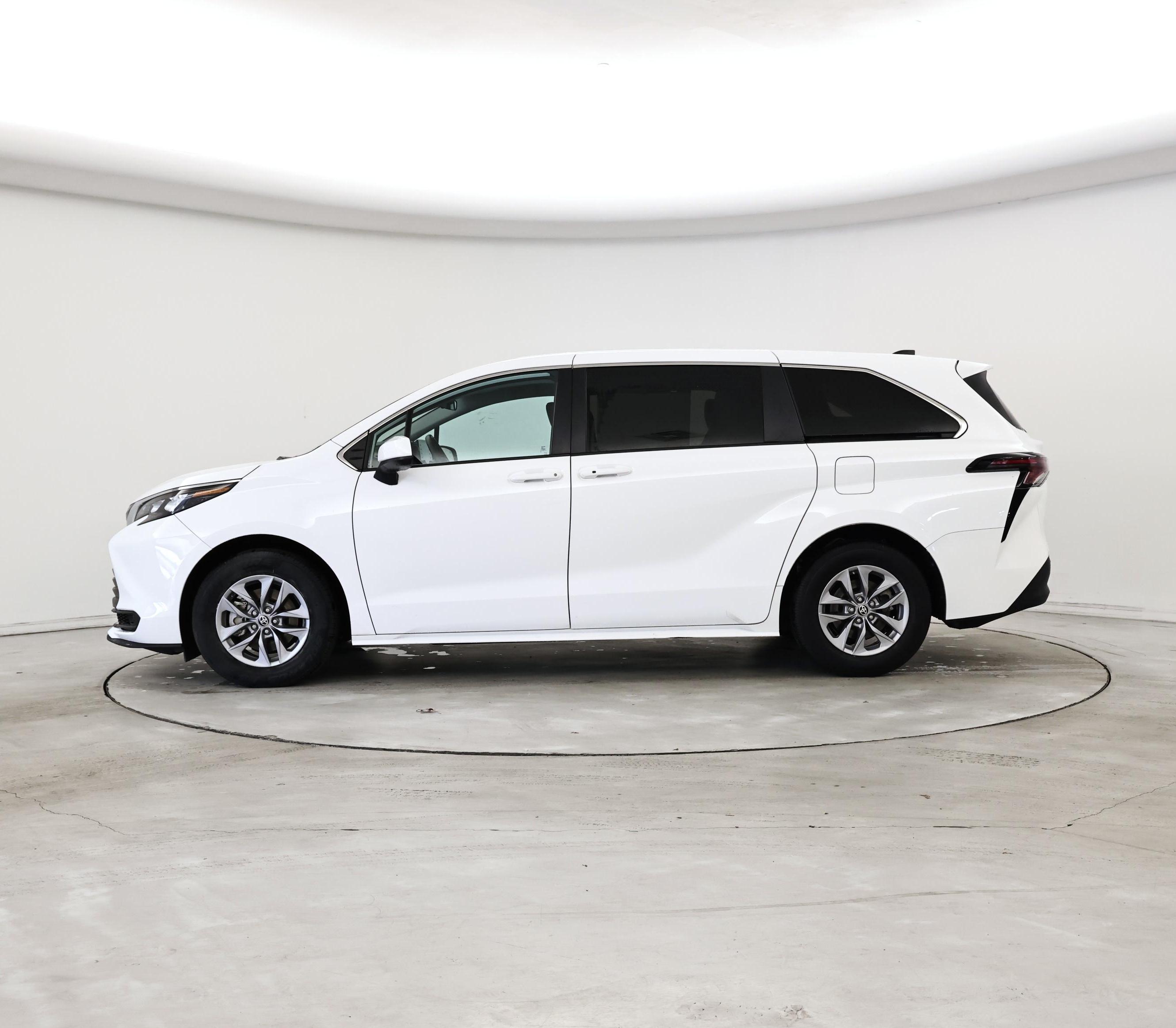 Thumbnail: 2024 Toyota Sienna - 3