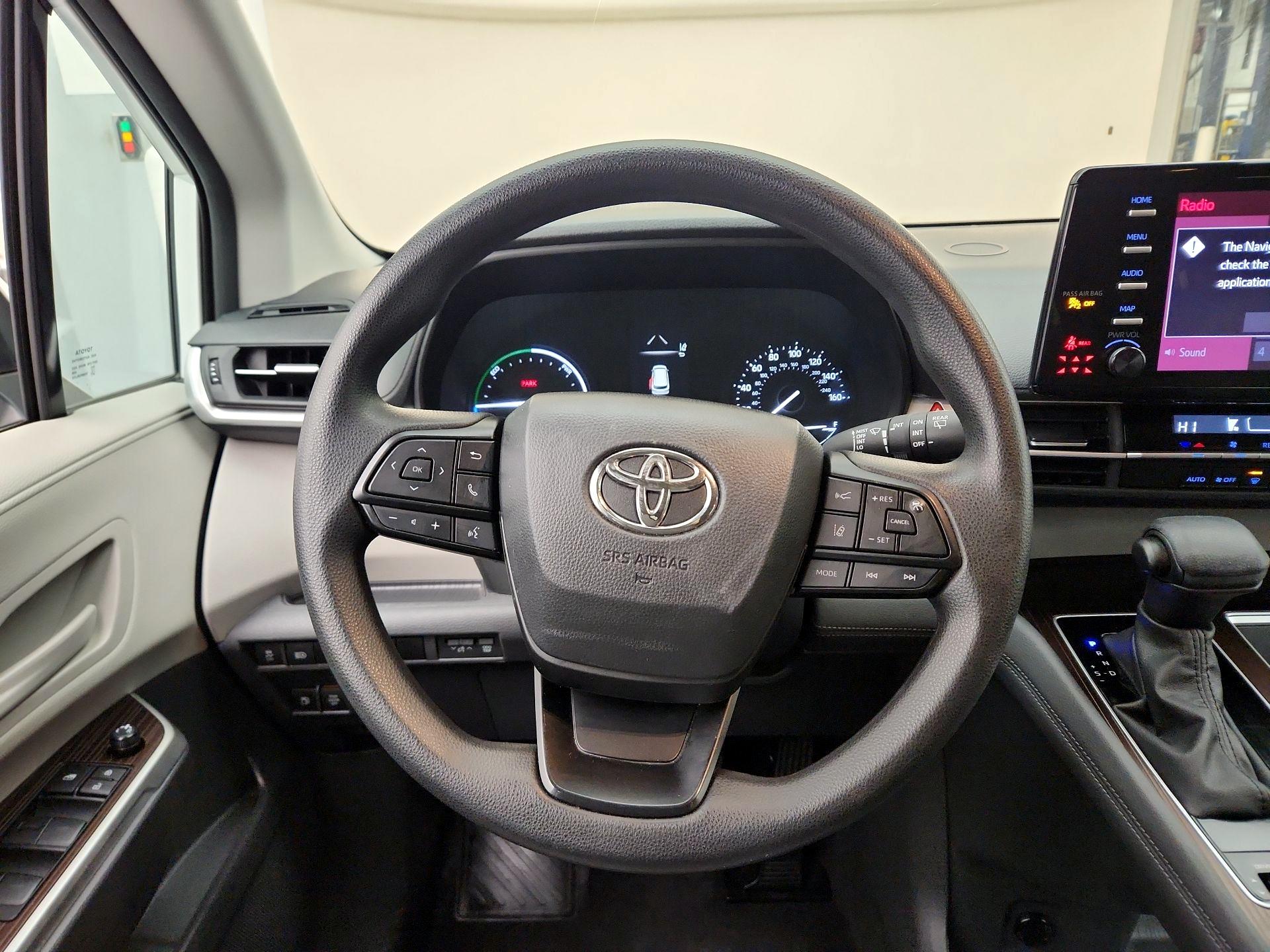 Thumbnail: 2024 Toyota Sienna - 10