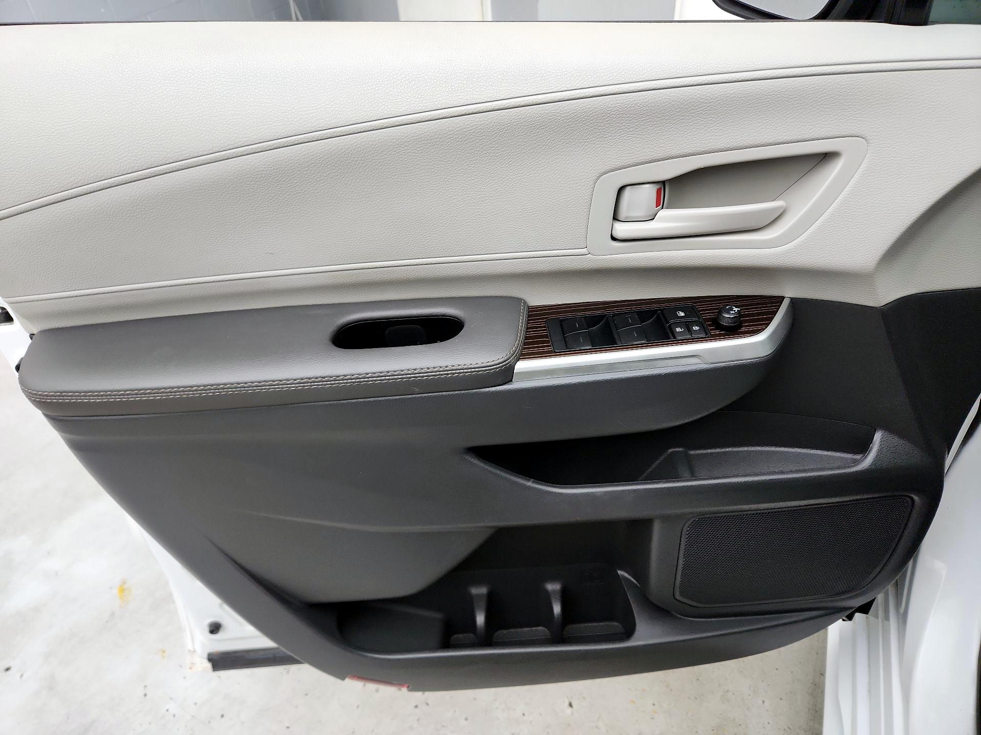 Thumbnail: 2024 Toyota Sienna - 12