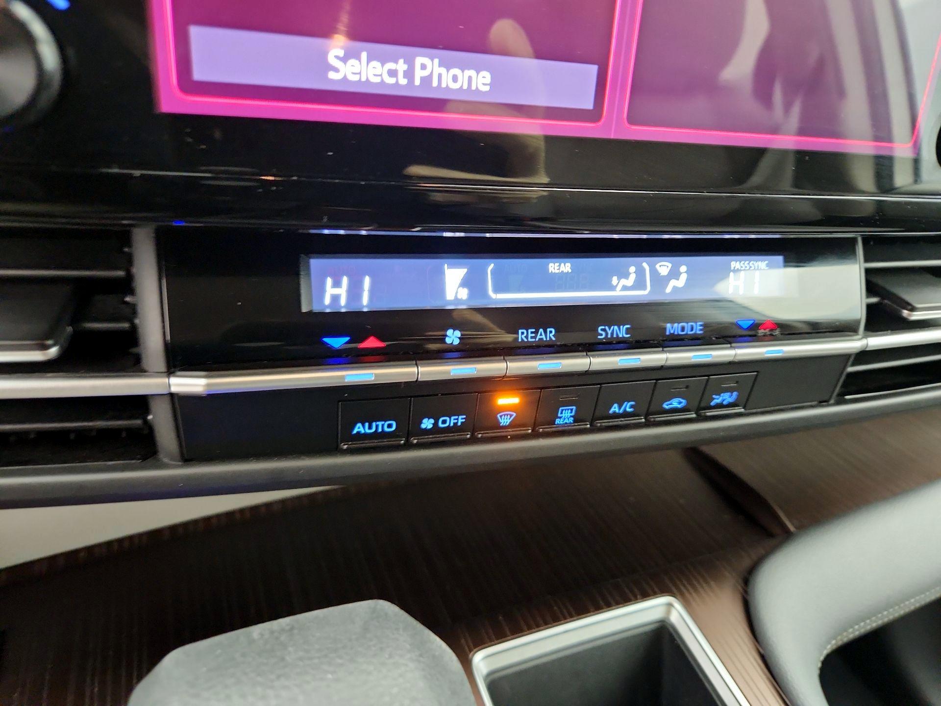 Thumbnail: 2024 Toyota Sienna - 16