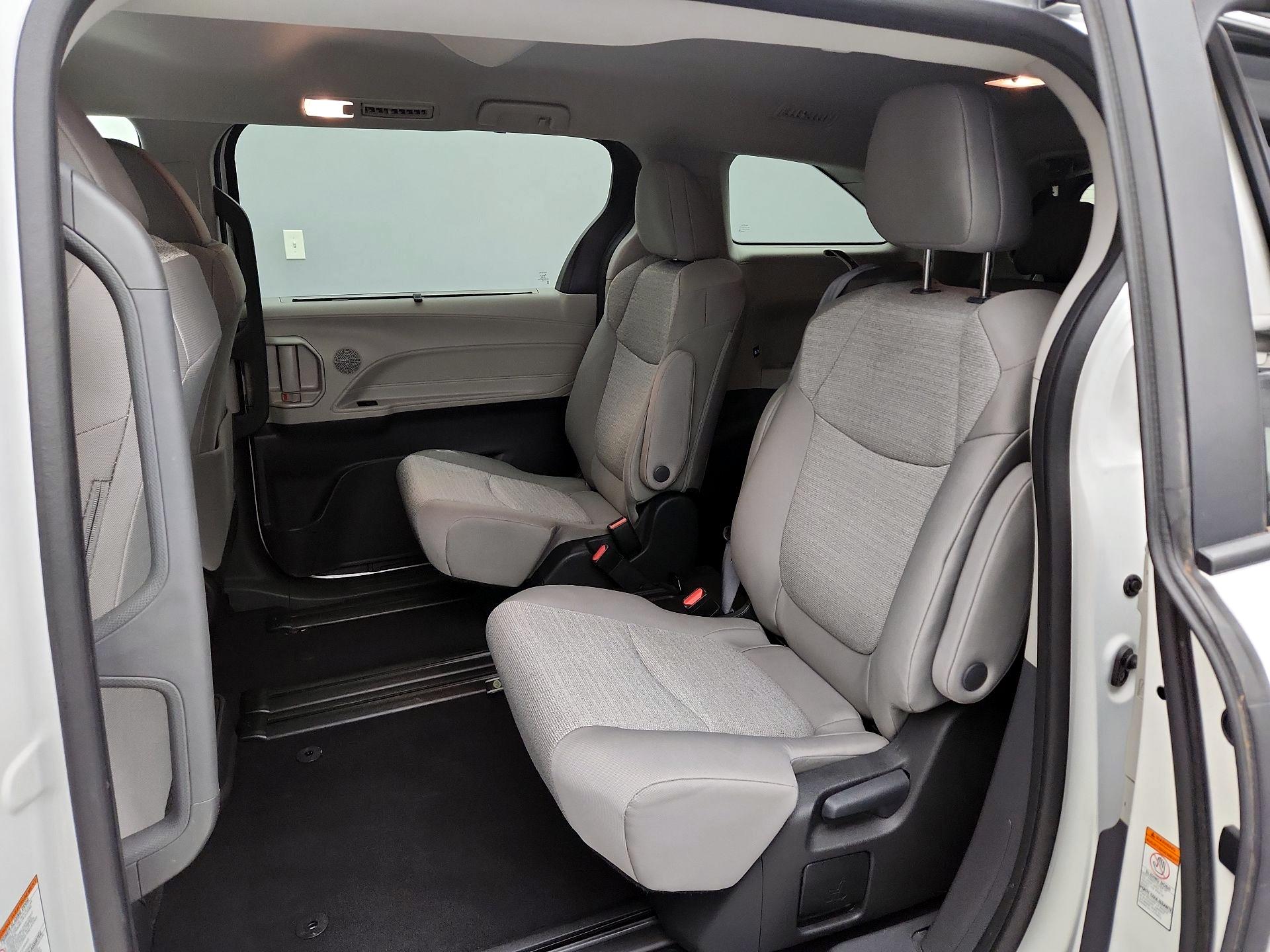 Thumbnail: 2024 Toyota Sienna - 19