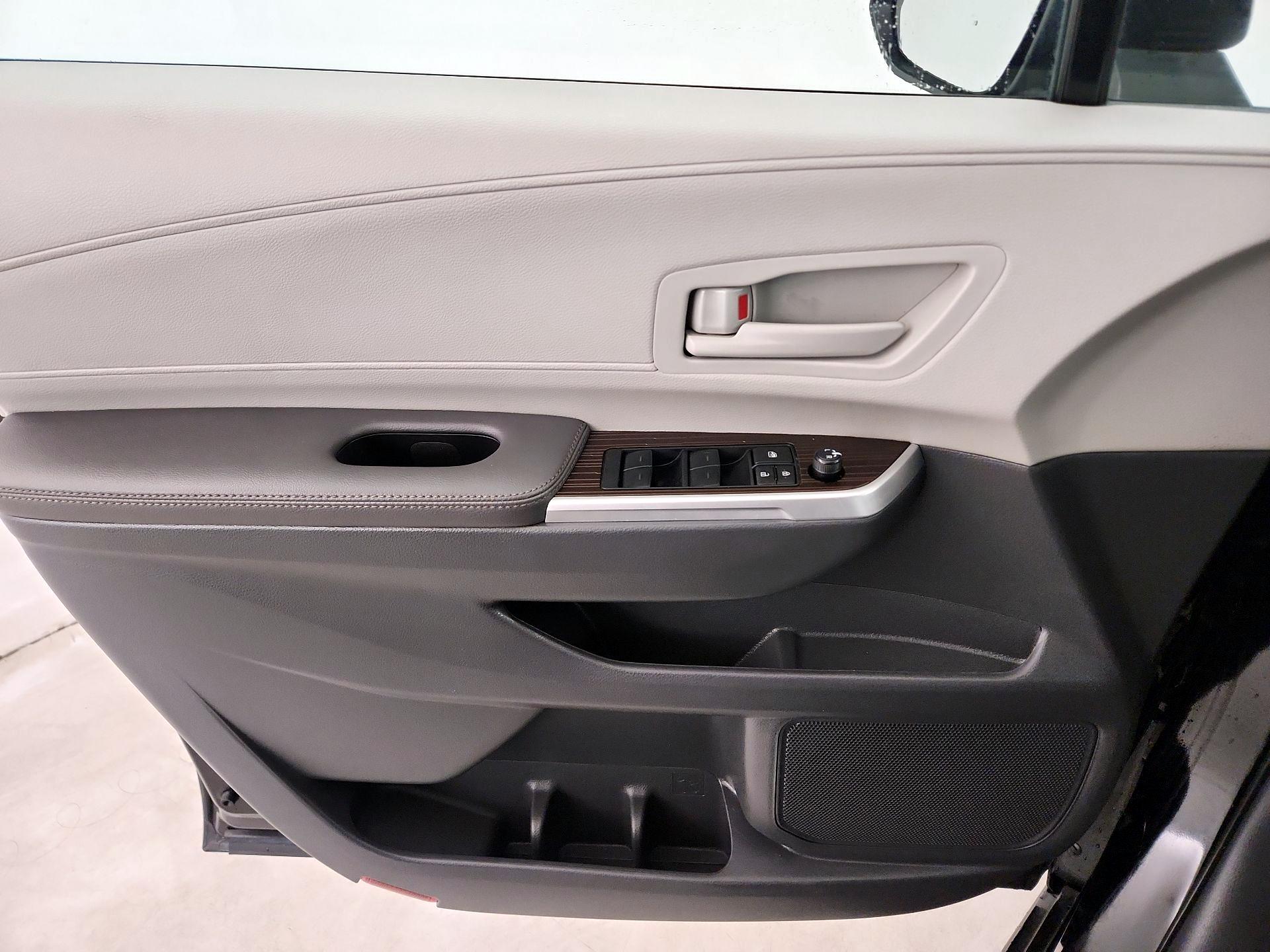 Thumbnail: 2024 Toyota Sienna - 12