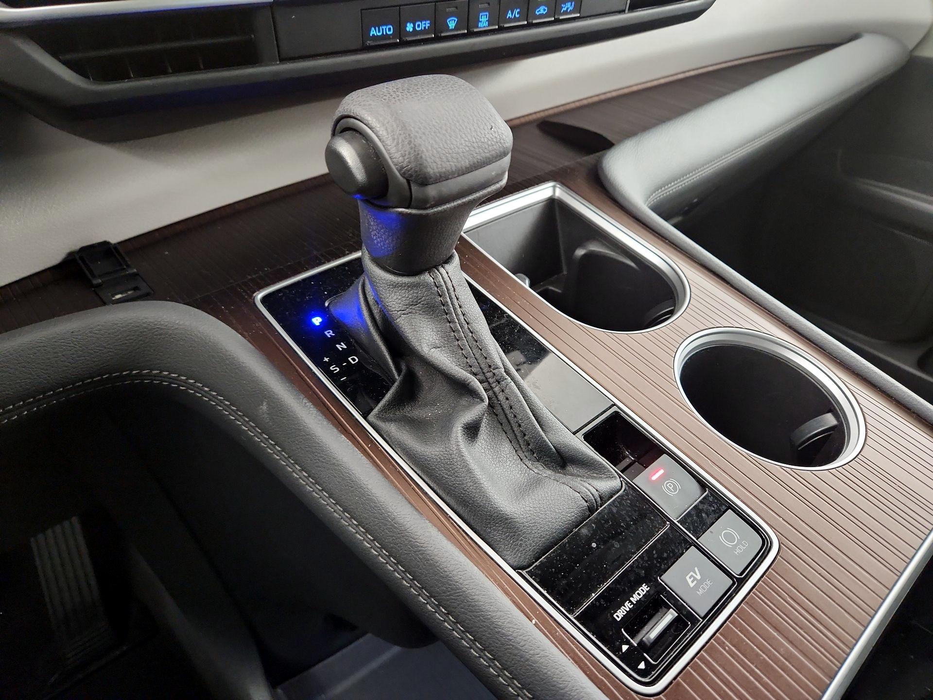 Thumbnail: 2024 Toyota Sienna - 17