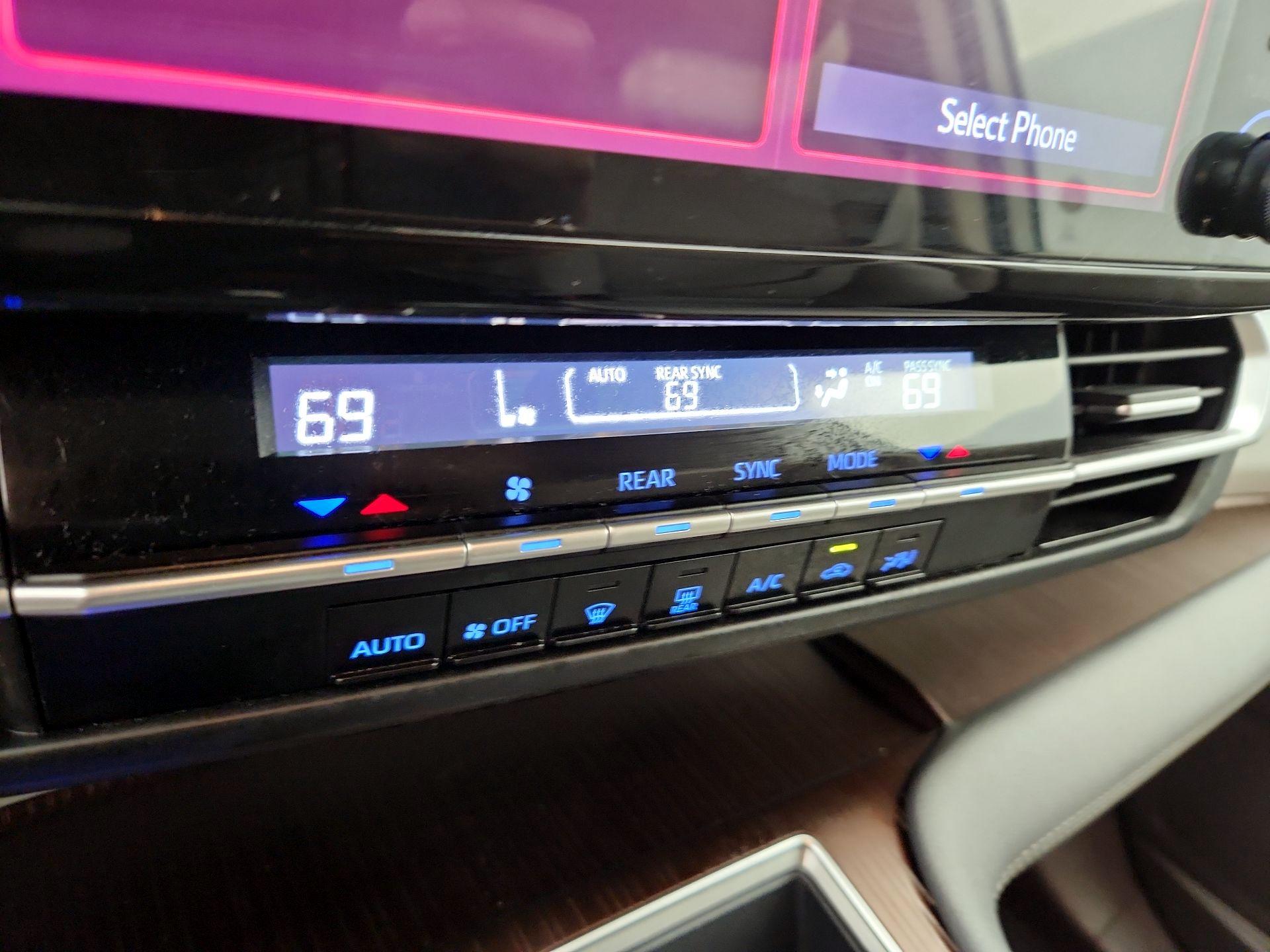 Thumbnail: 2024 Toyota Sienna - 16