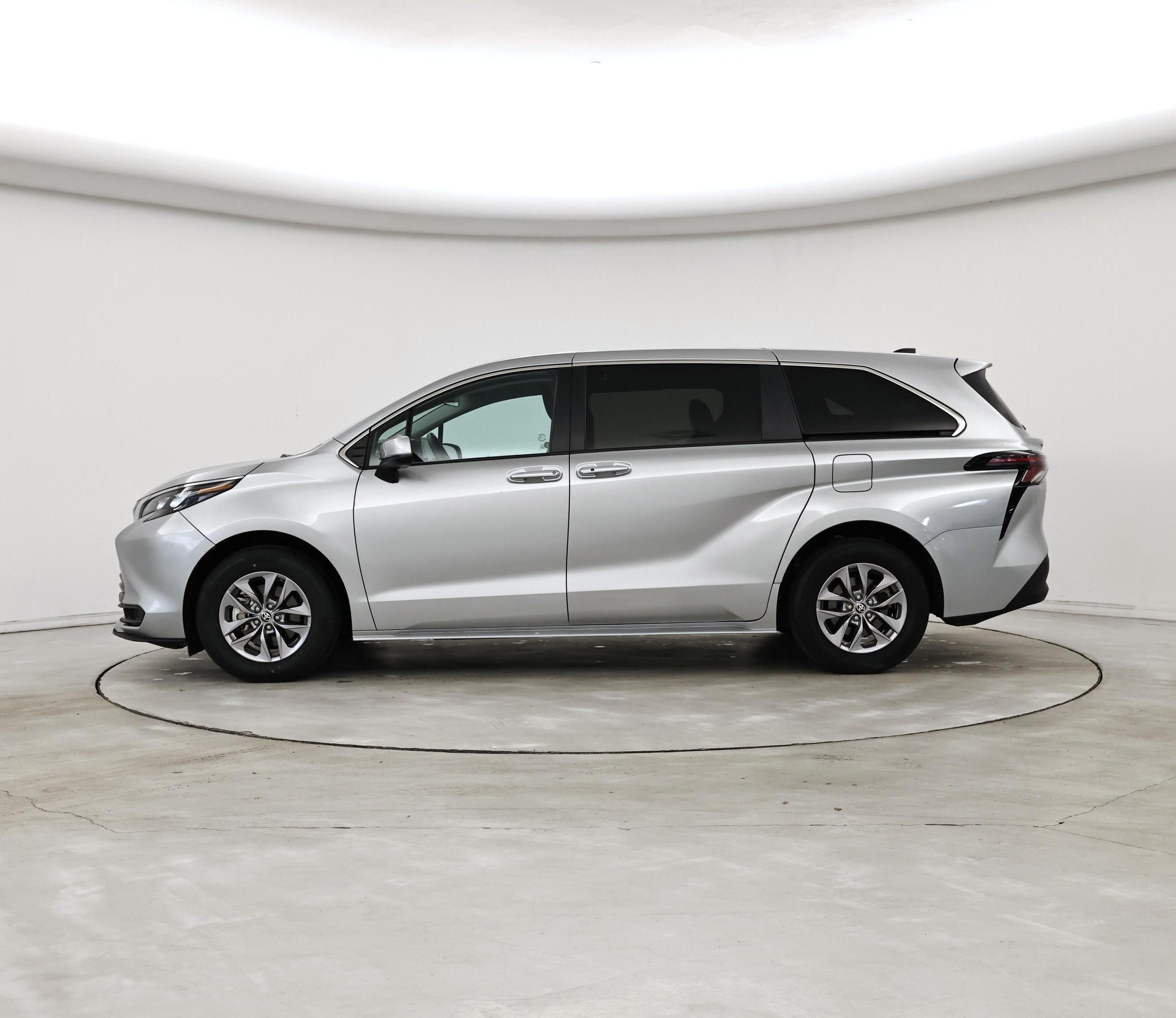 Thumbnail: 2024 Toyota Sienna - 3