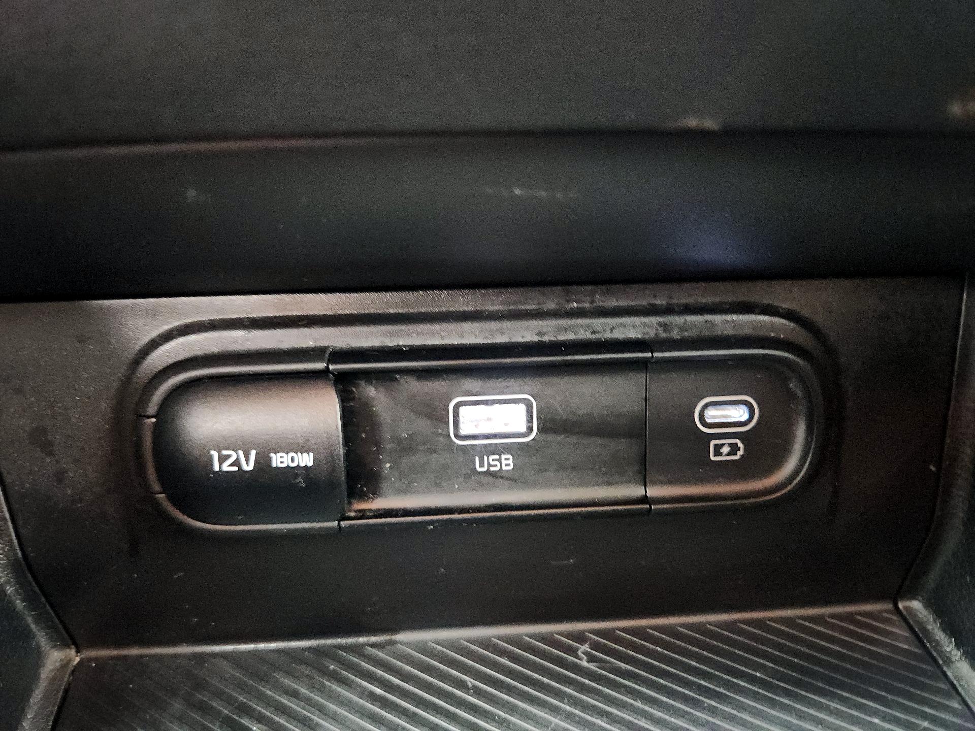 Thumbnail: 2023 Kia Sportage - 18