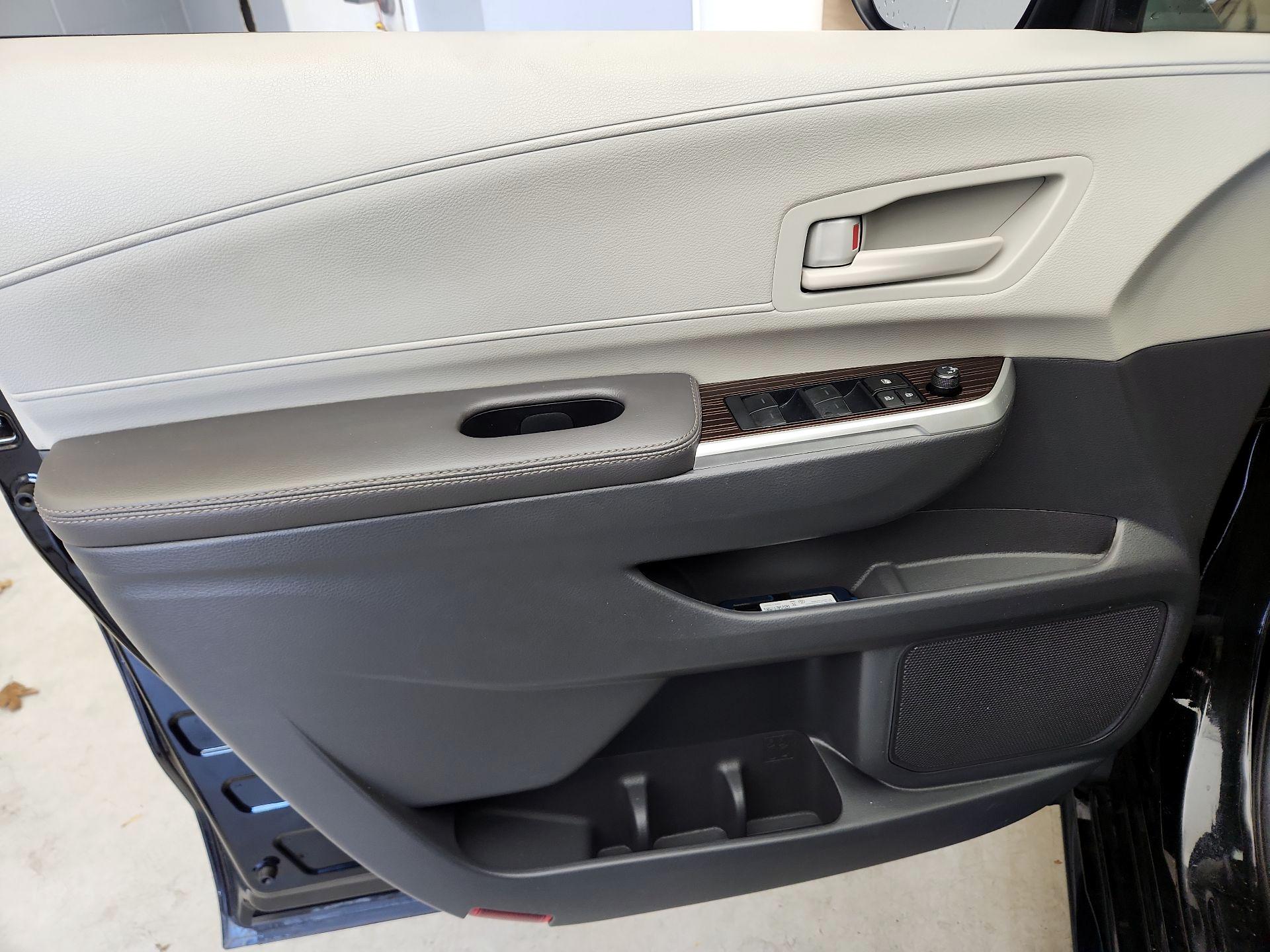 Thumbnail: 2024 Toyota Sienna - 12