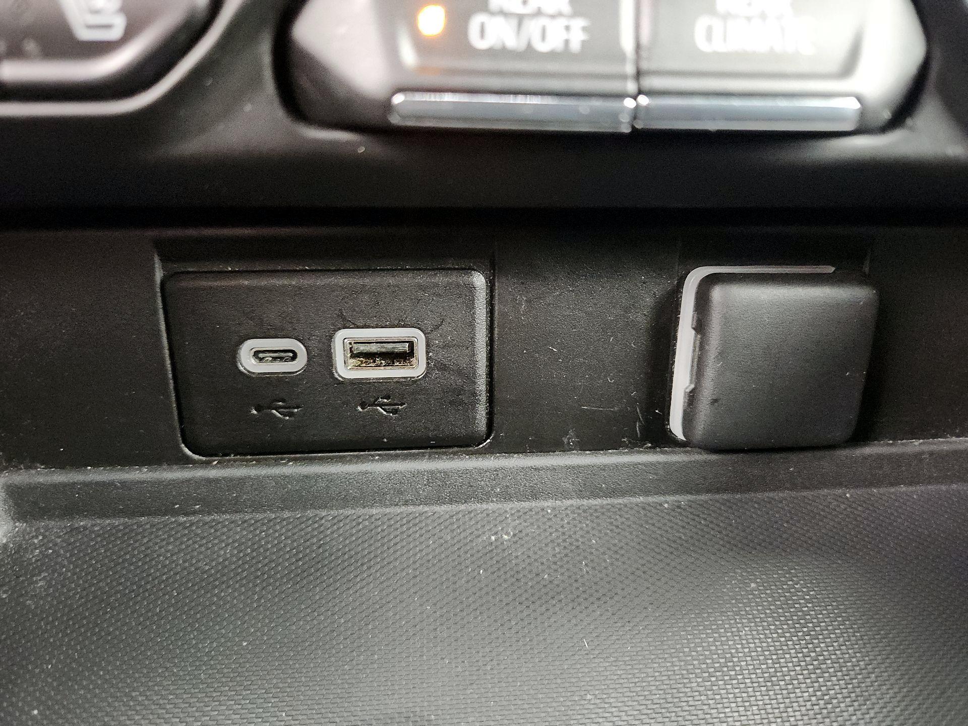 Thumbnail: 2023 Chevrolet Suburban - 18