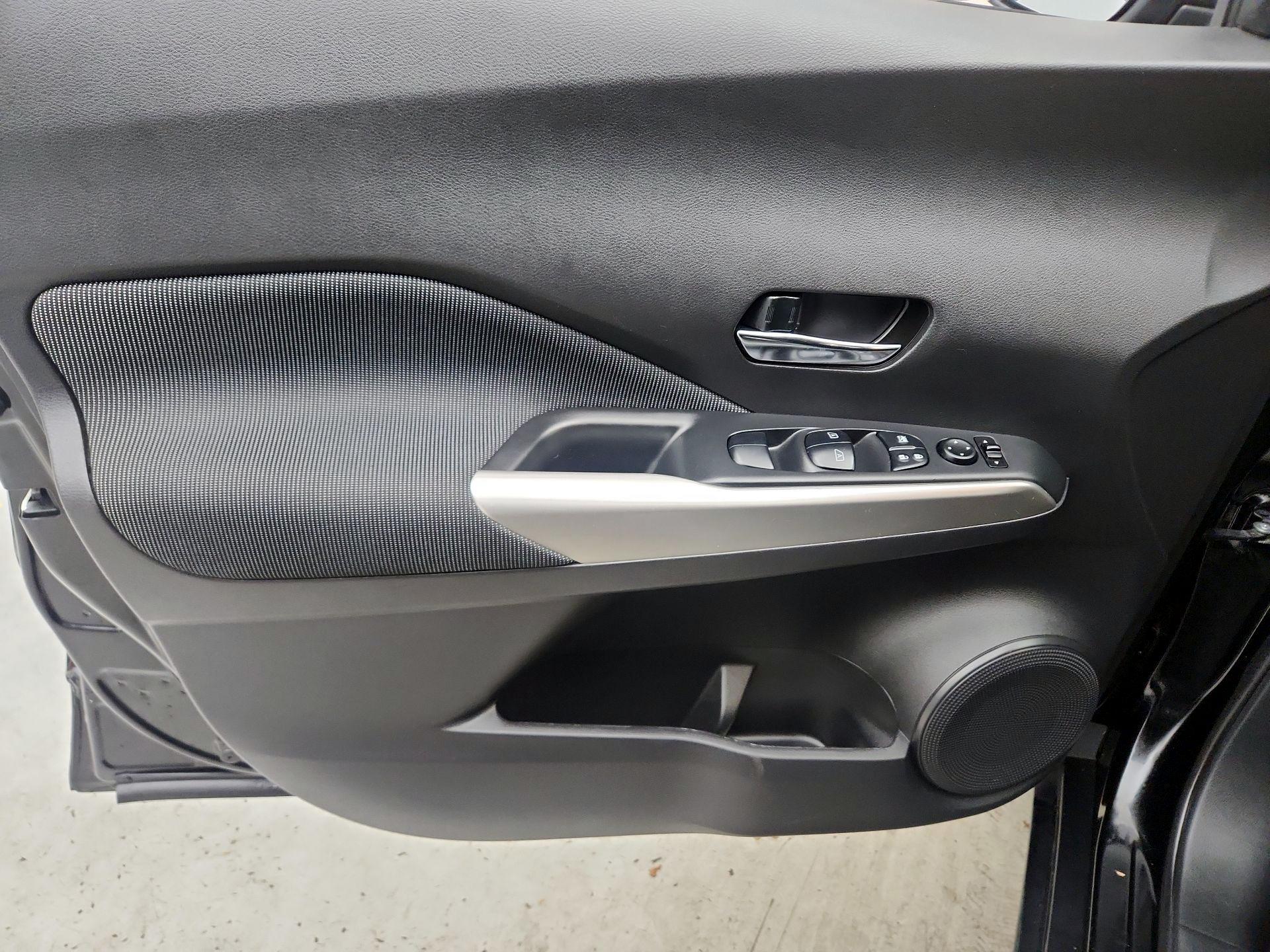 Thumbnail: 2018 Nissan Kicks - 12