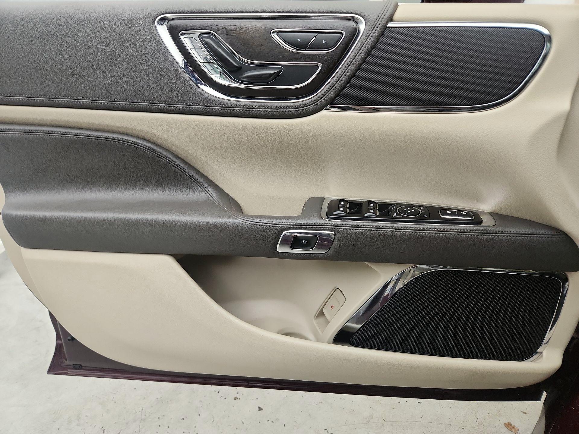 Thumbnail: 2018 Lincoln Continental - 12