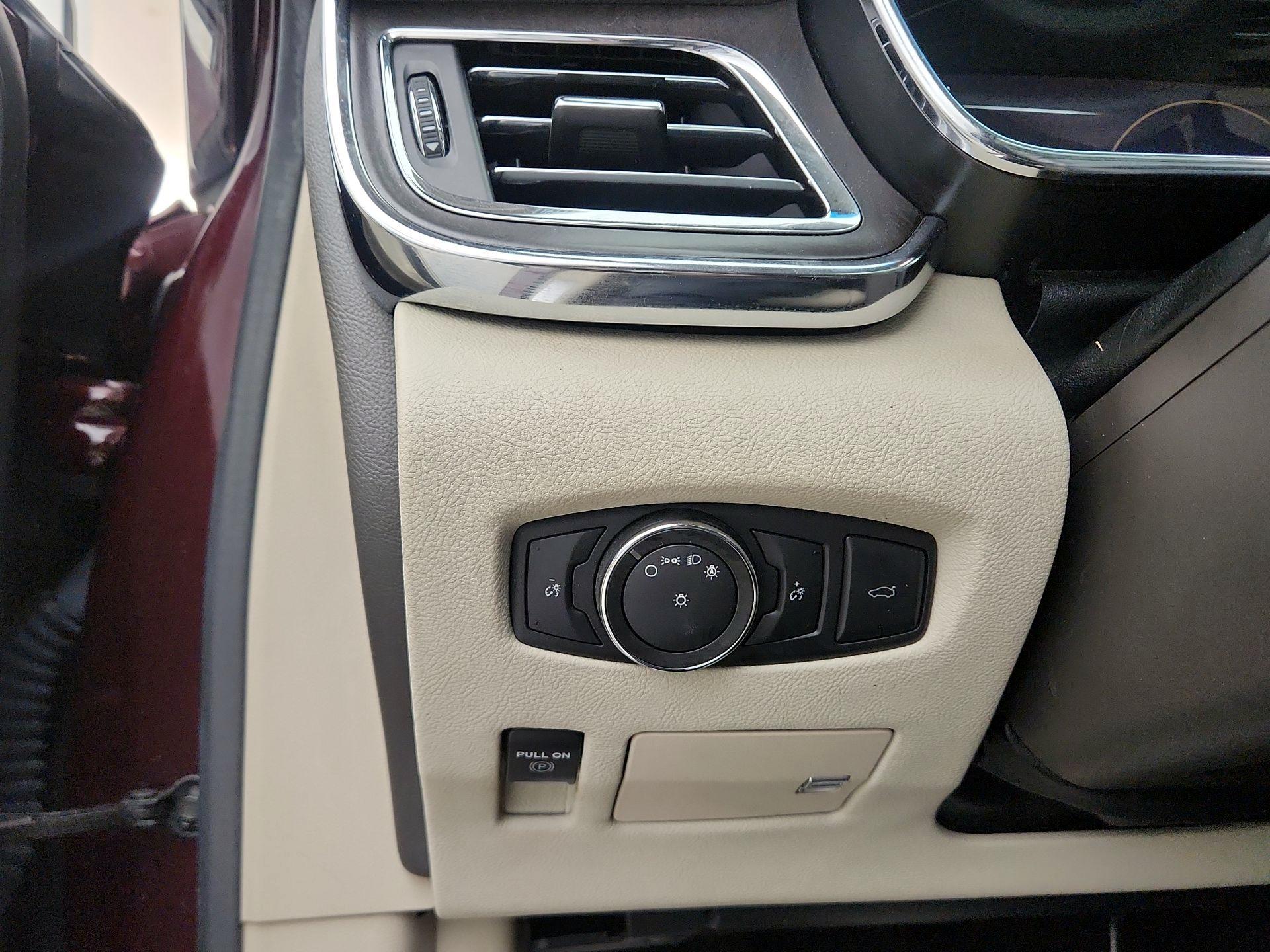 Thumbnail: 2018 Lincoln Continental - 13