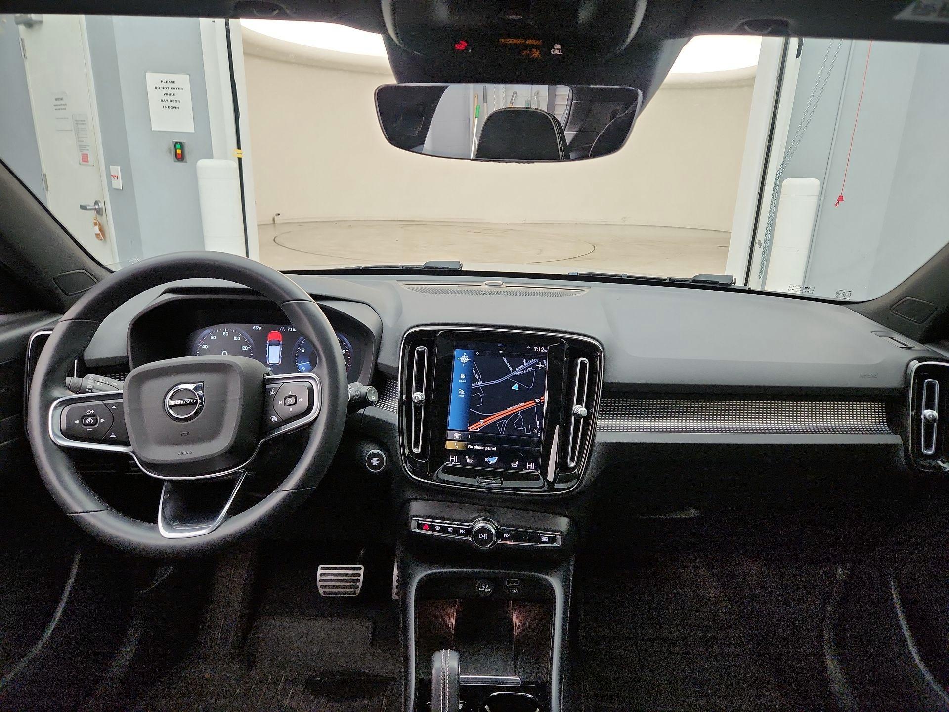 Thumbnail: 2022 Volvo XC40 - 9