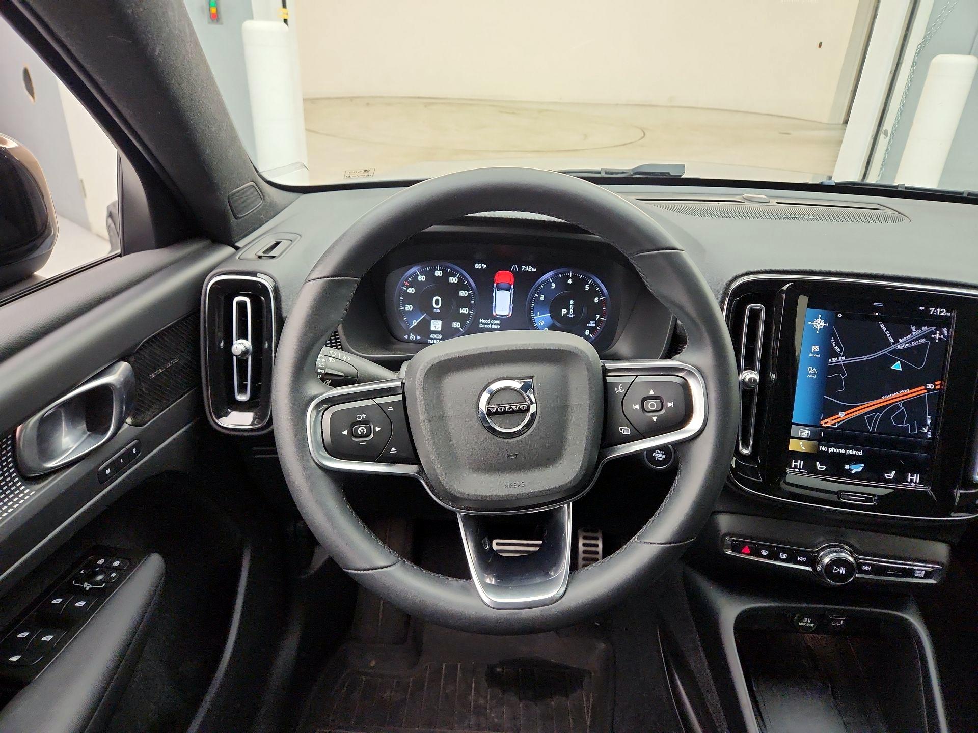 Thumbnail: 2022 Volvo XC40 - 10