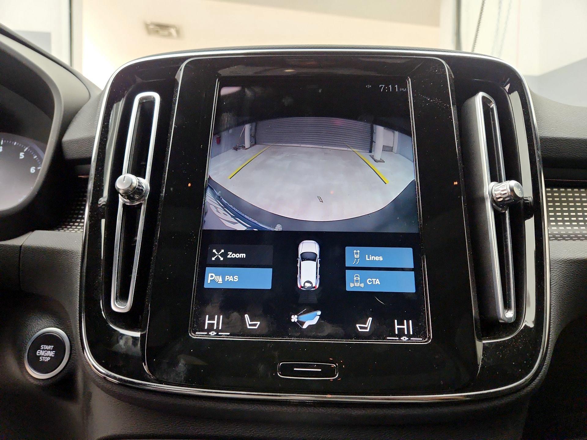 Thumbnail: 2022 Volvo XC40 - 15