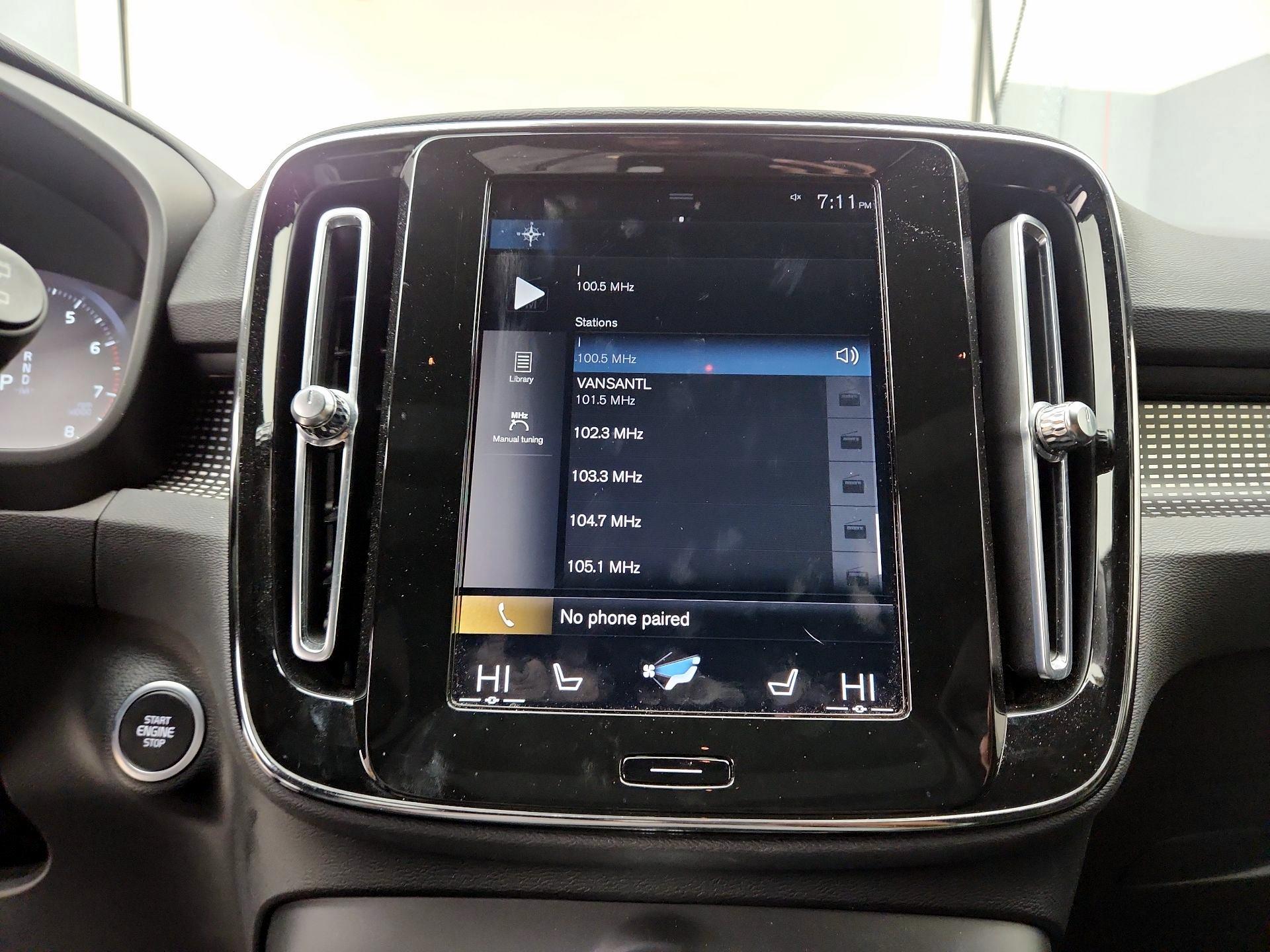 Thumbnail: 2022 Volvo XC40 - 16