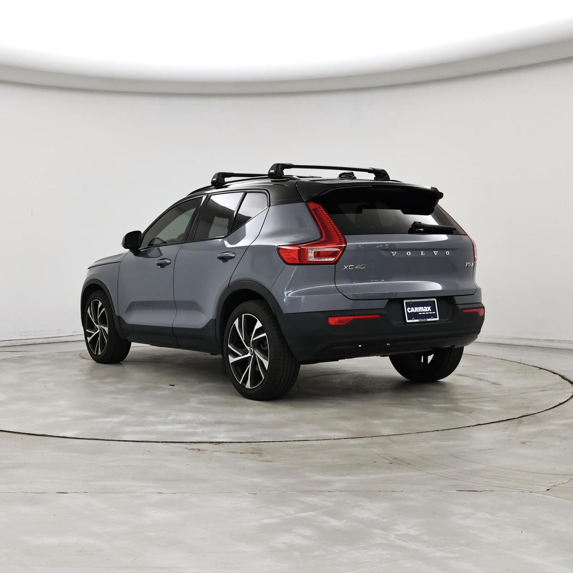 Thumbnail: 2022 Volvo XC40 - 2