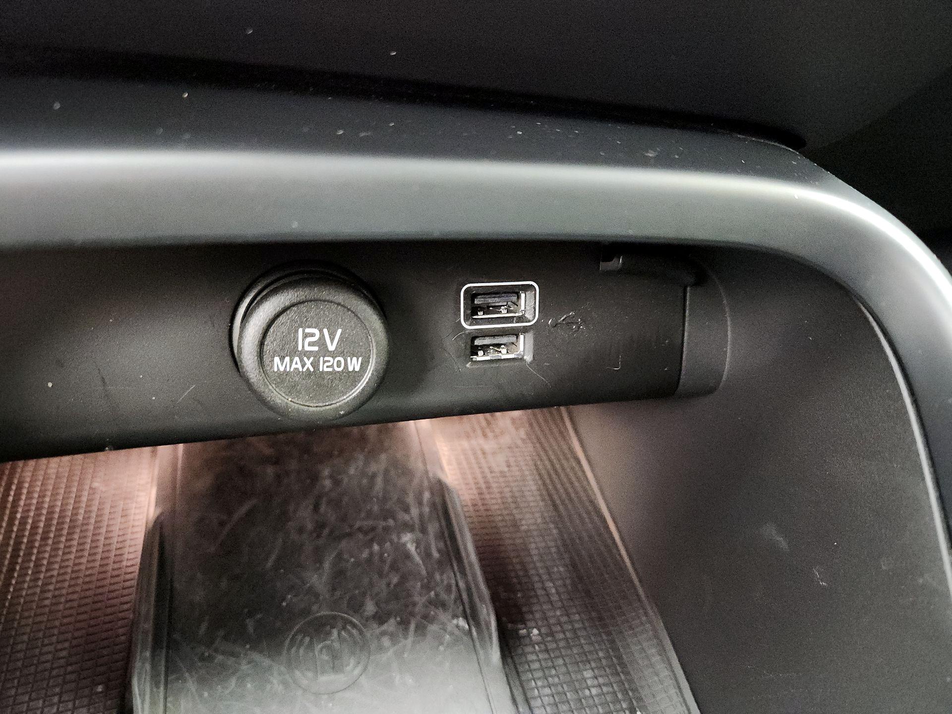 Thumbnail: 2022 Volvo XC40 - 19