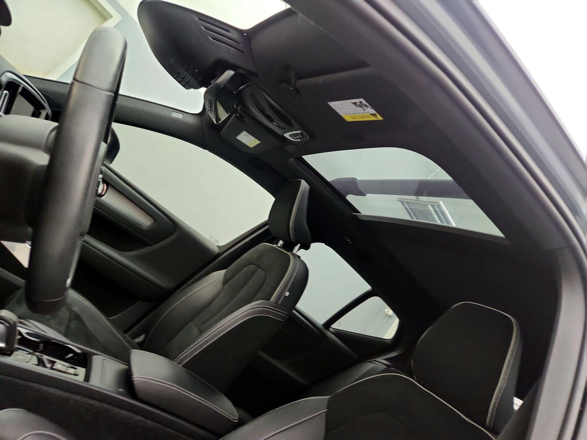 Thumbnail: 2022 Volvo XC40 - 20