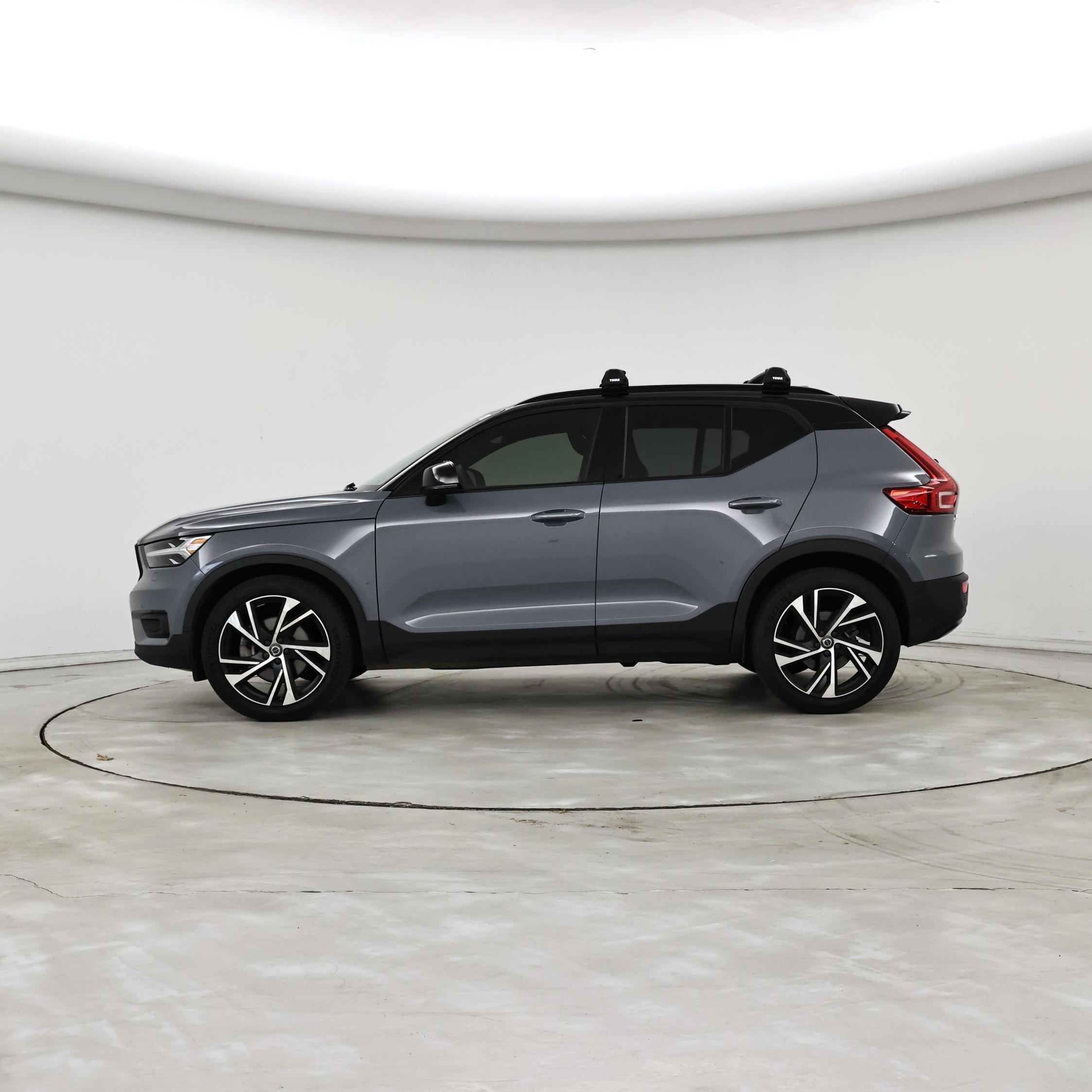 Thumbnail: 2022 Volvo XC40 - 3